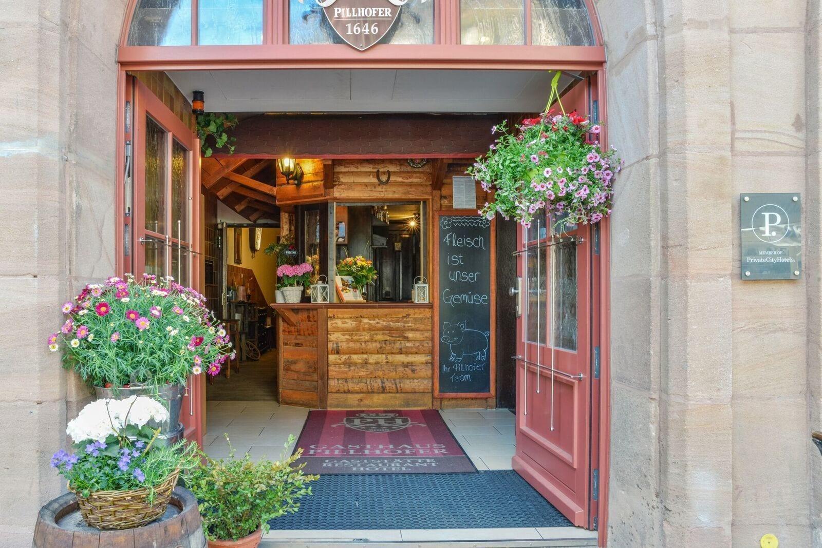 Varios Pillhofer Hotel