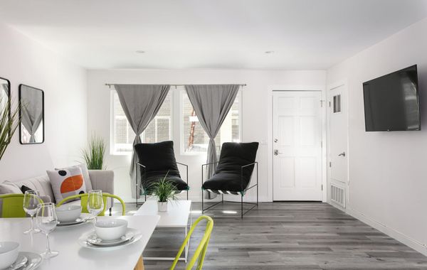 Chic City Apt Near Americana Glendale