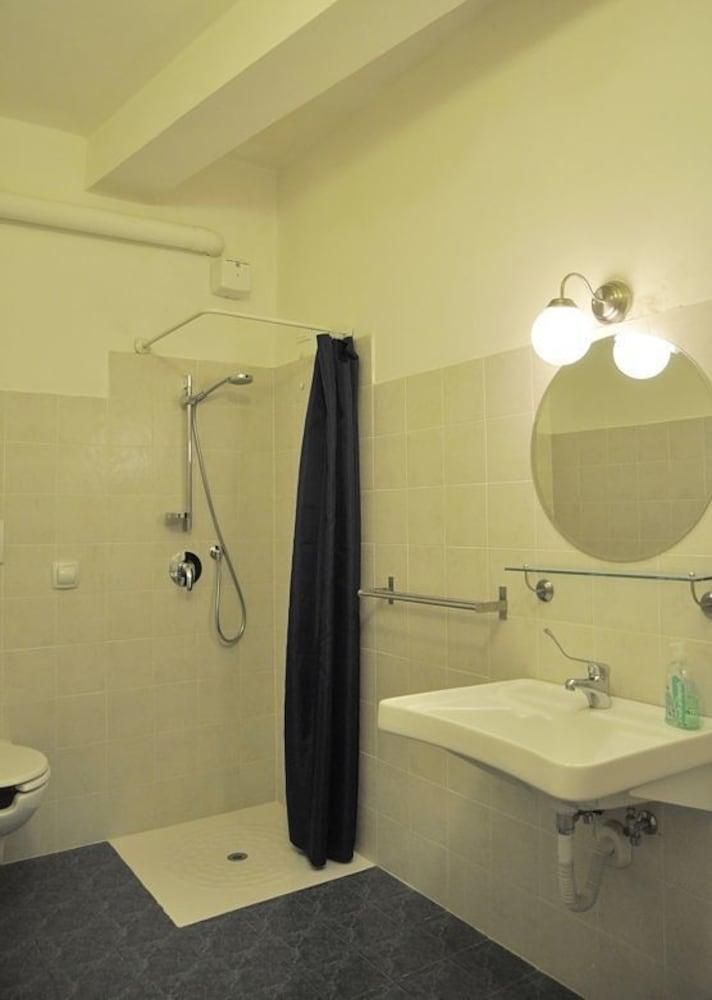 Baño Hotel Por Santa Maria