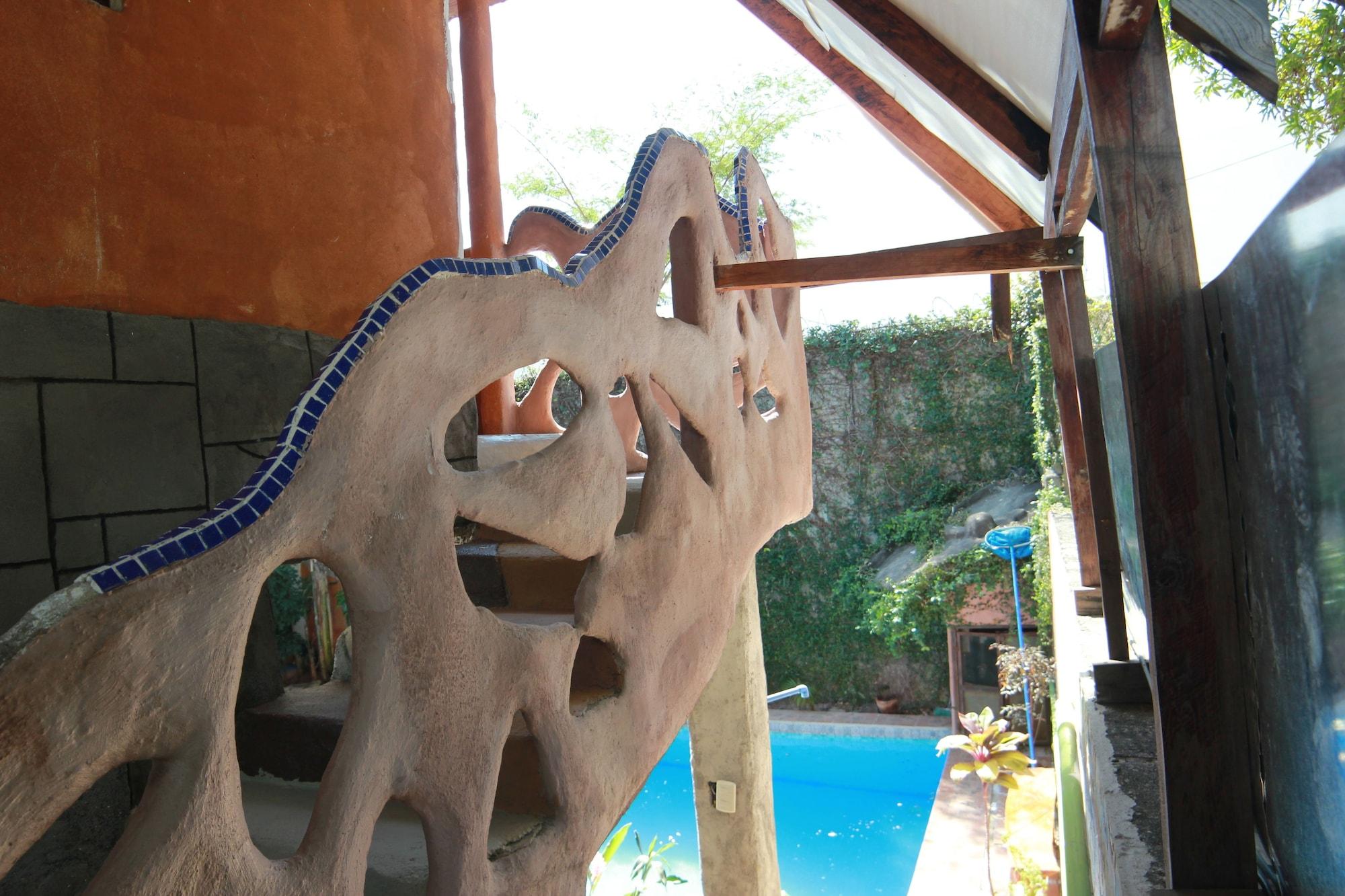 Varios Hotel La Tora