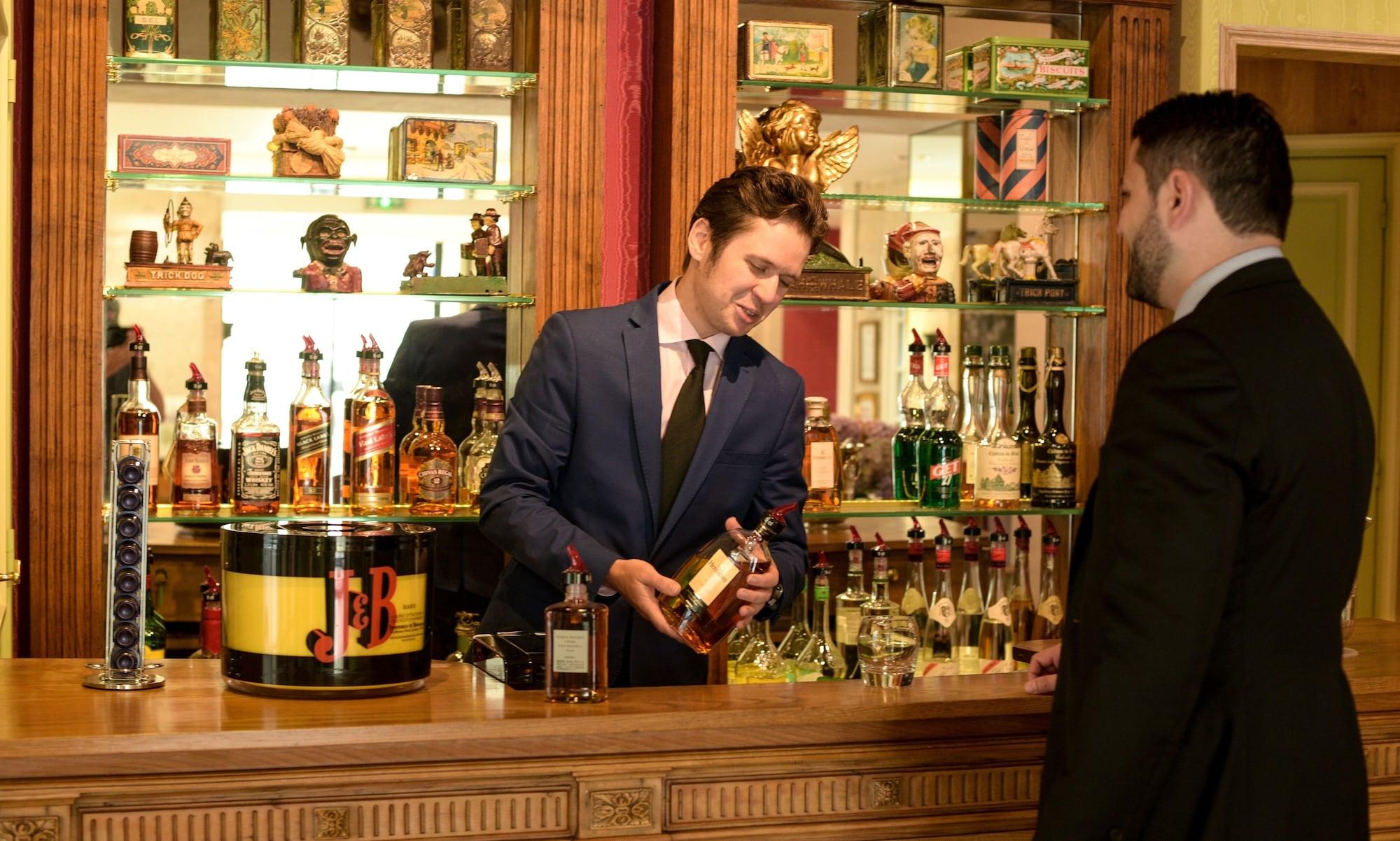 Bar/Salón Relais Médicis