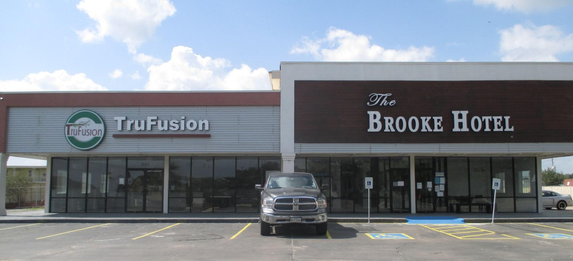 Varios The Brooke Hotel