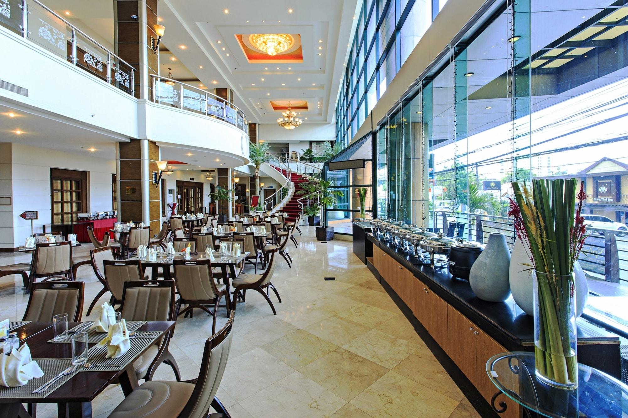 Restaurant Sarrosa International Hotel and Residential Suites