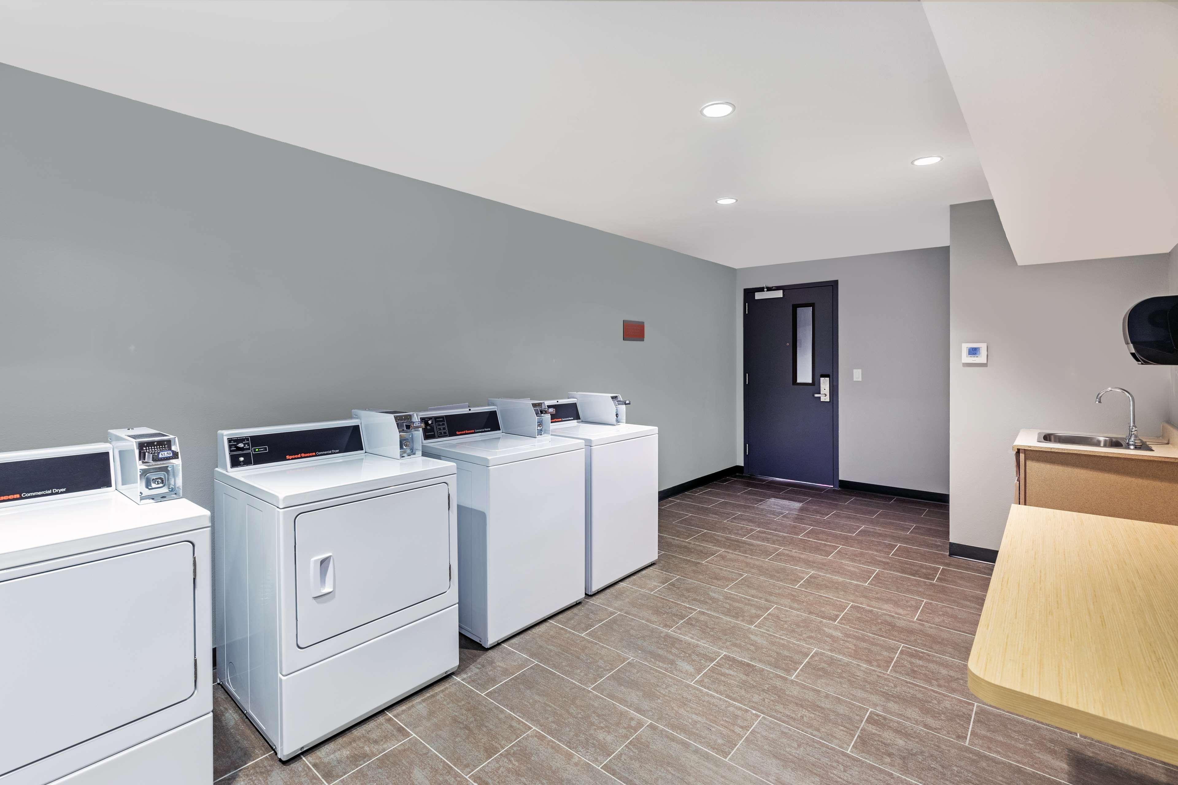 Vista Exterior Home2 Suites by Hilton Laredo Airport