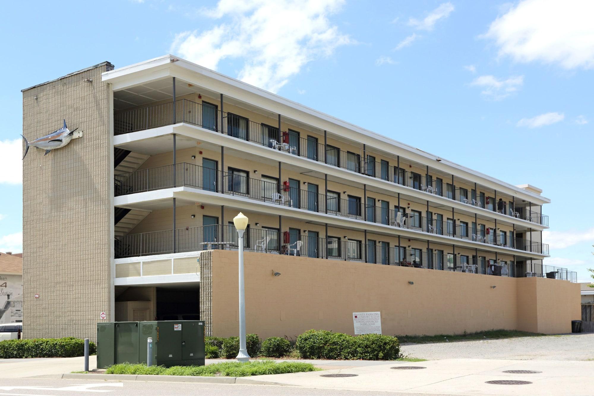 Vista Exterior Blue Marlin Inn & Suites