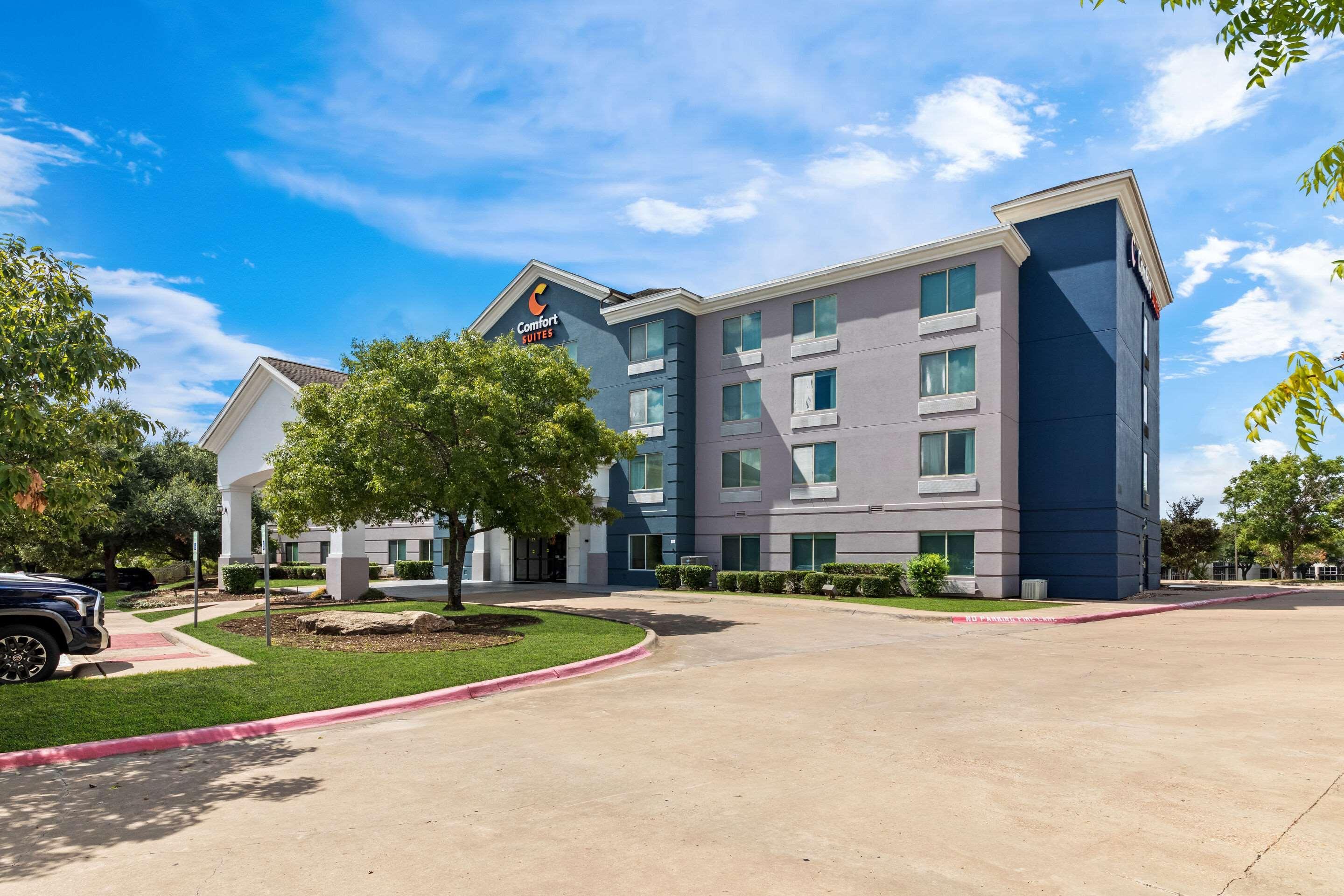 Vista Exterior Comfort Suites Austin Airport