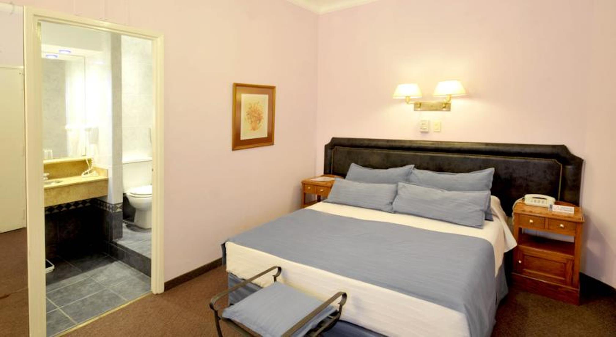 Suite Muñiz Hotel