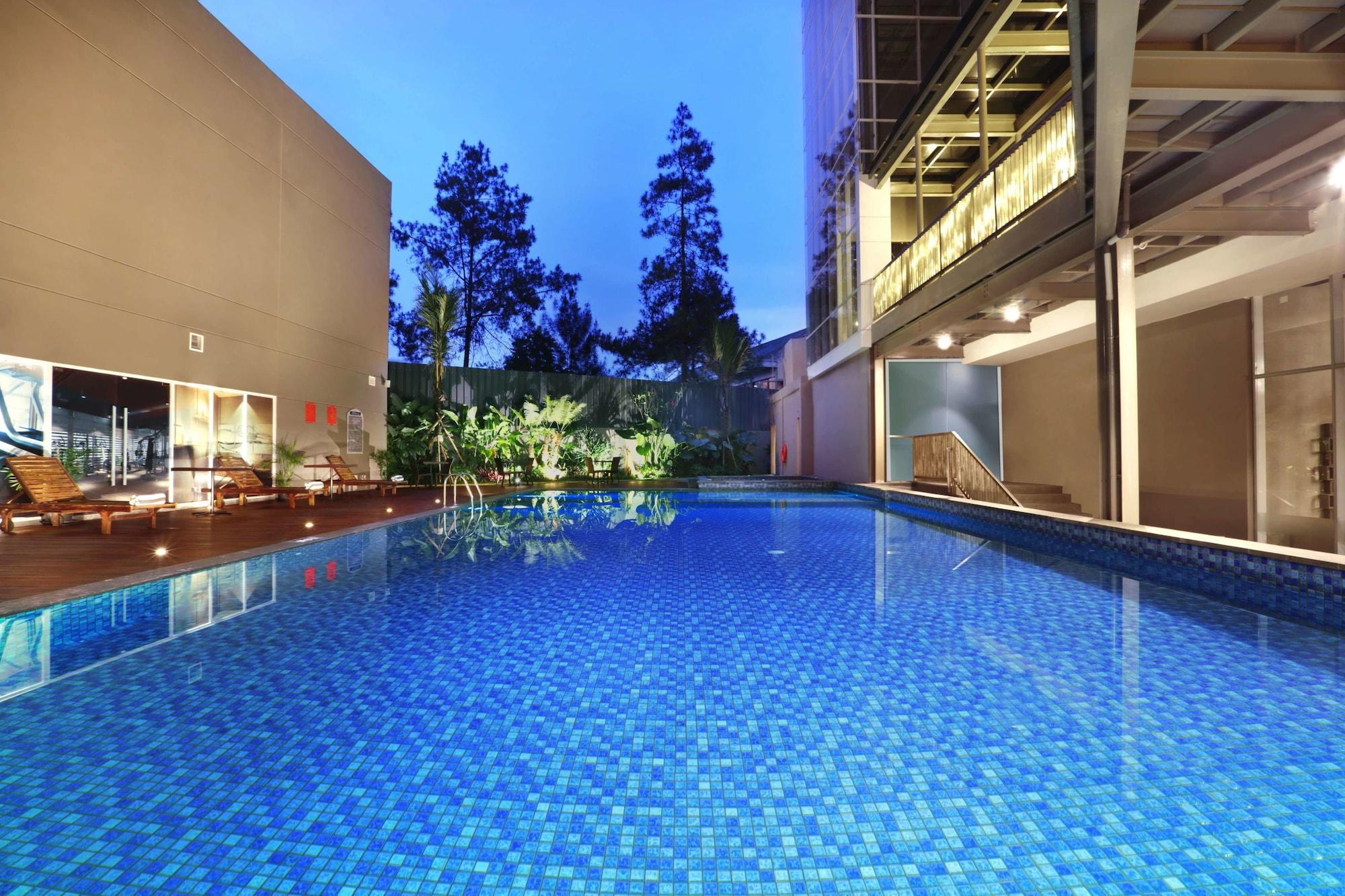 Vista Piscina Aston Pasteur