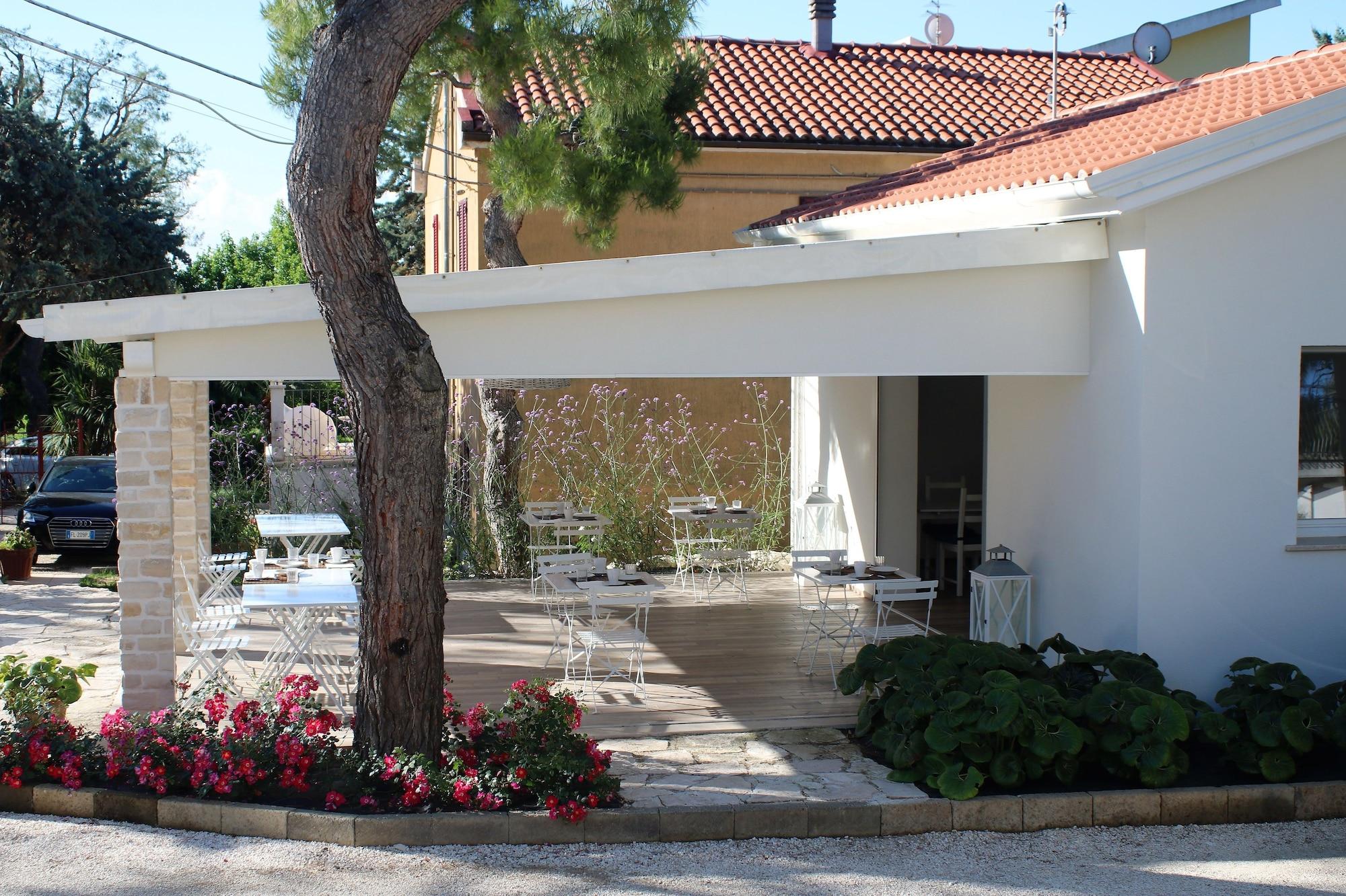 Vista Exterior Bed & Breakfast Le Azalee