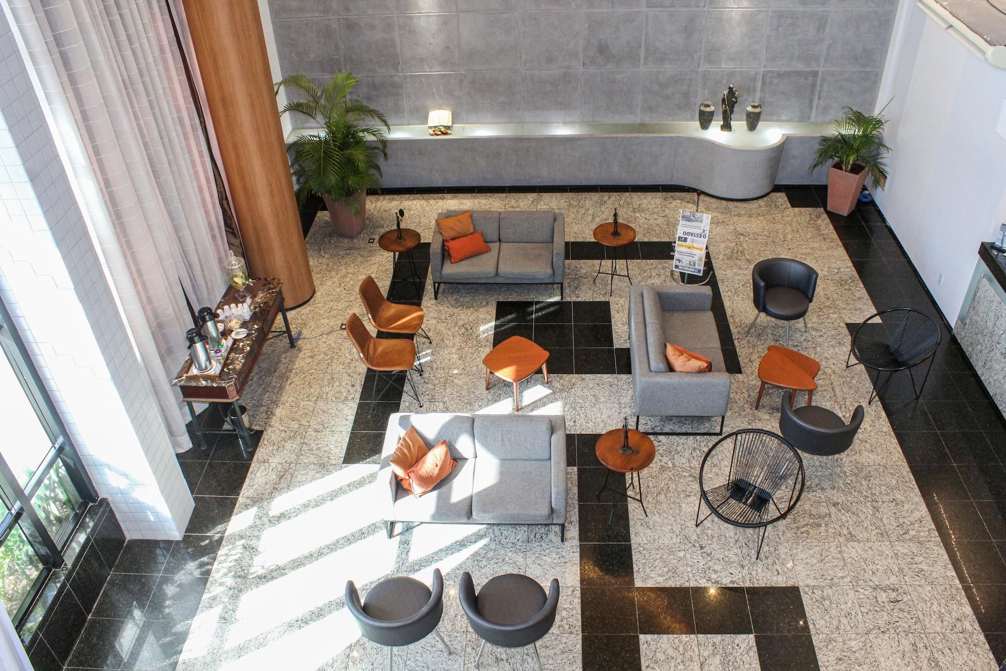 Vista Lobby Abbeville Hotel
