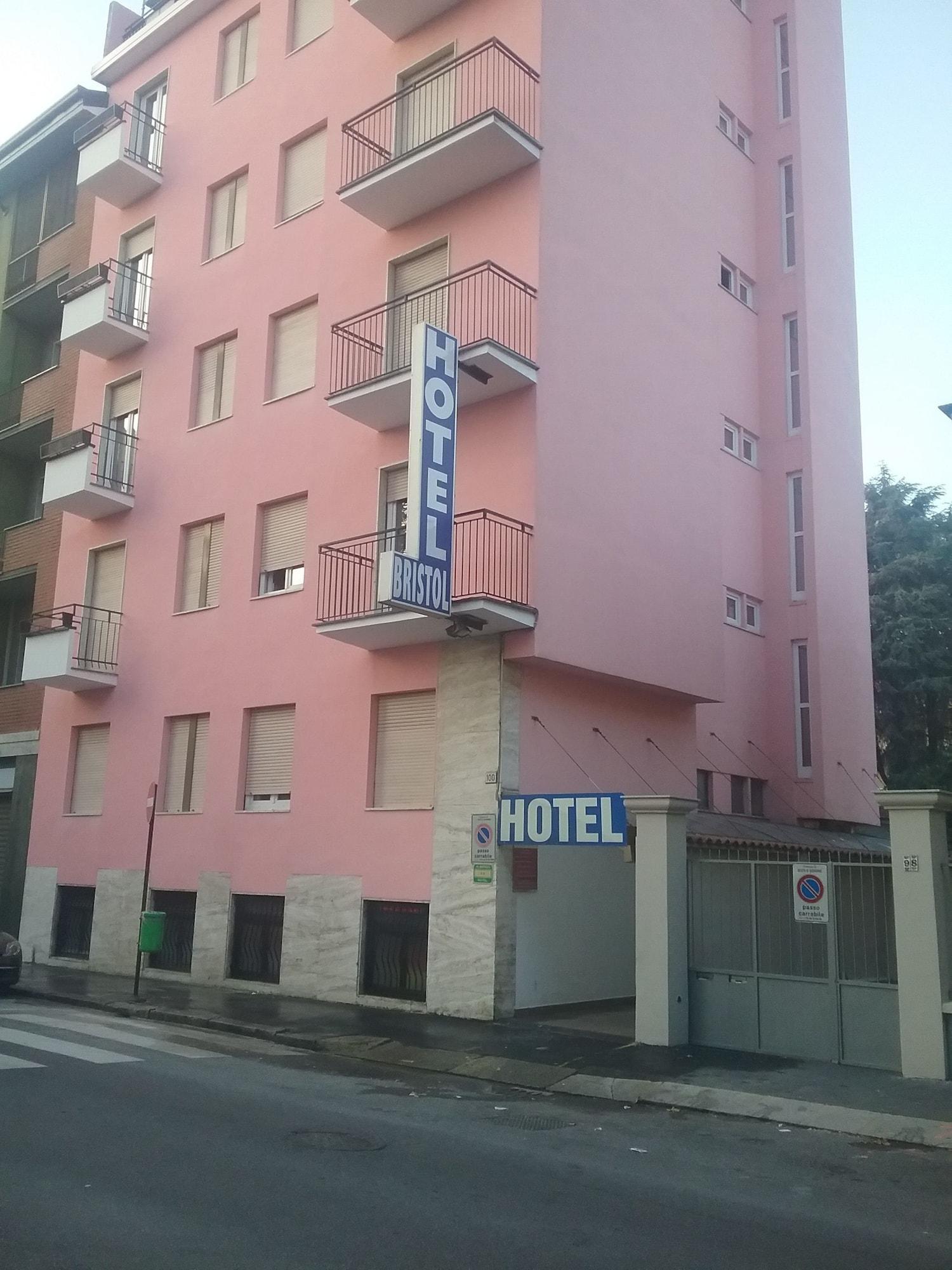 Vista Exterior Hotel Bristol
