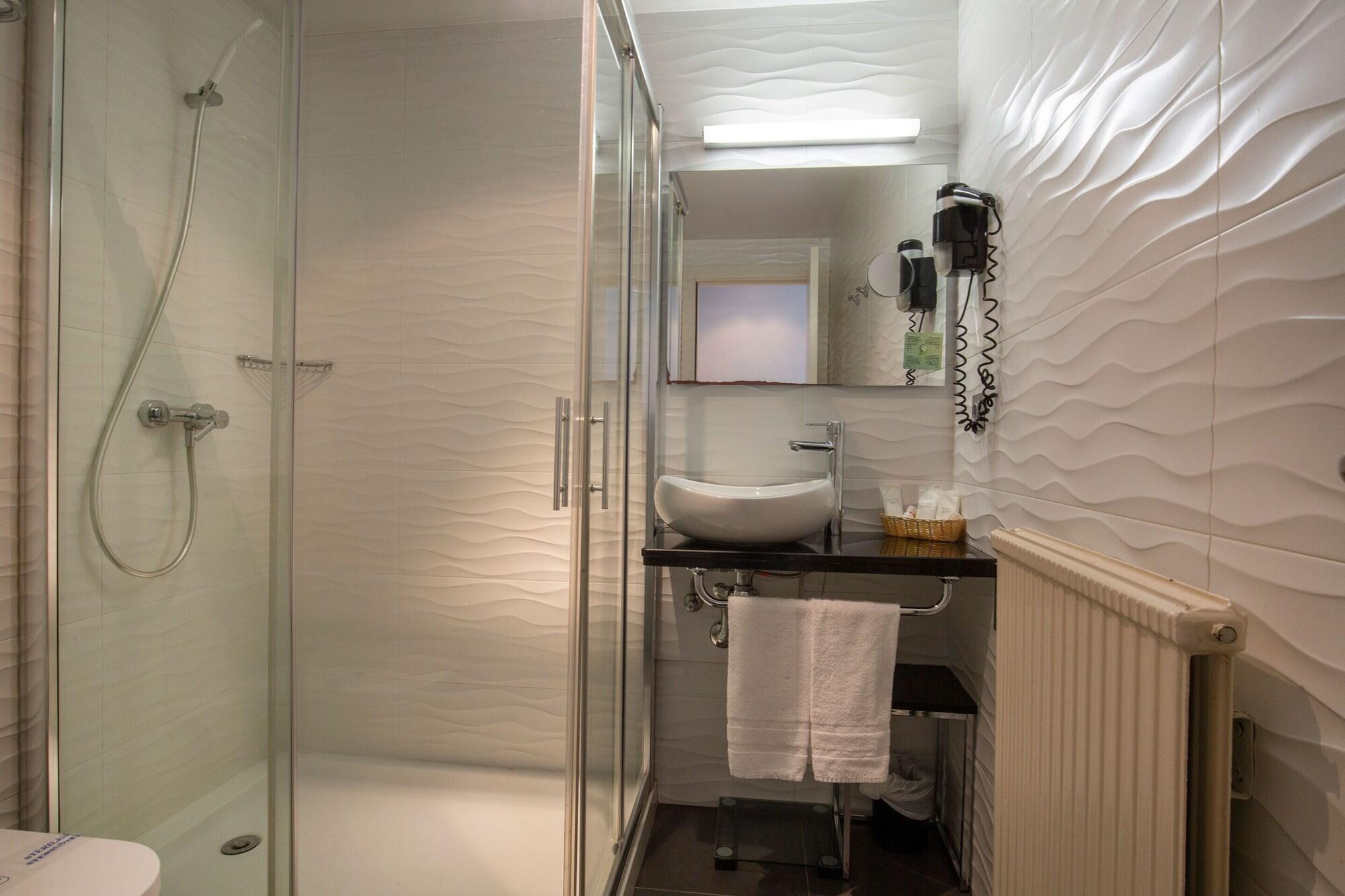 Equipamiento de Habitación Hotel del Pui