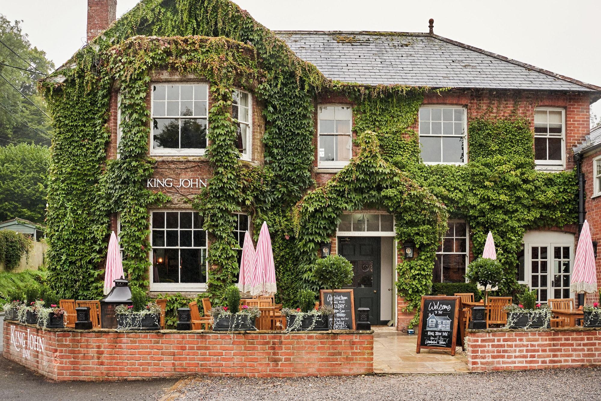 Vista Exterior King John Inn