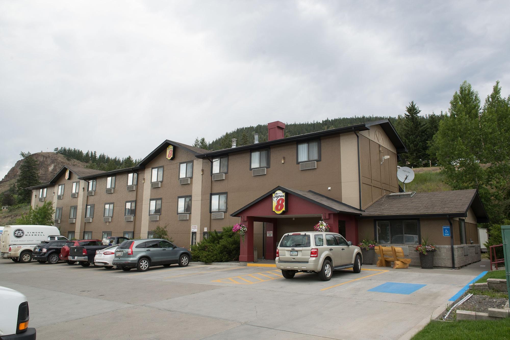 Vista Exterior Super 8 by Wyndham Williams Lake BC
