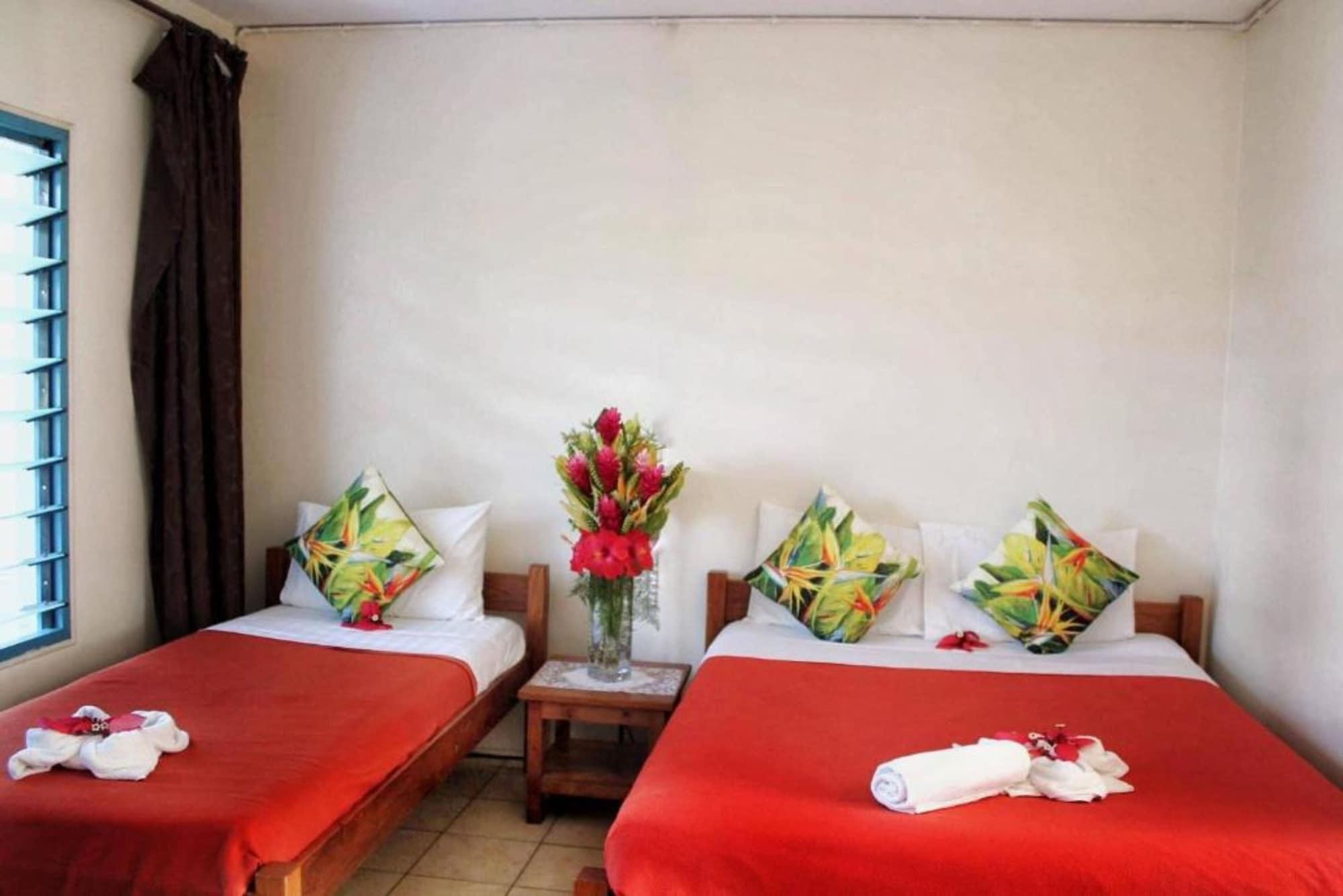 Varios Pacific Paradise Motel