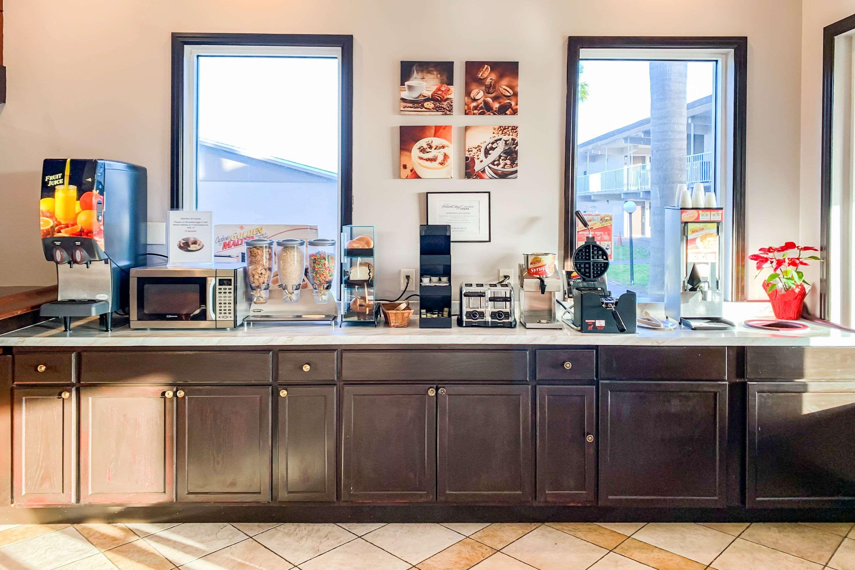 Restaurant Rodeway Inn Sun City Center