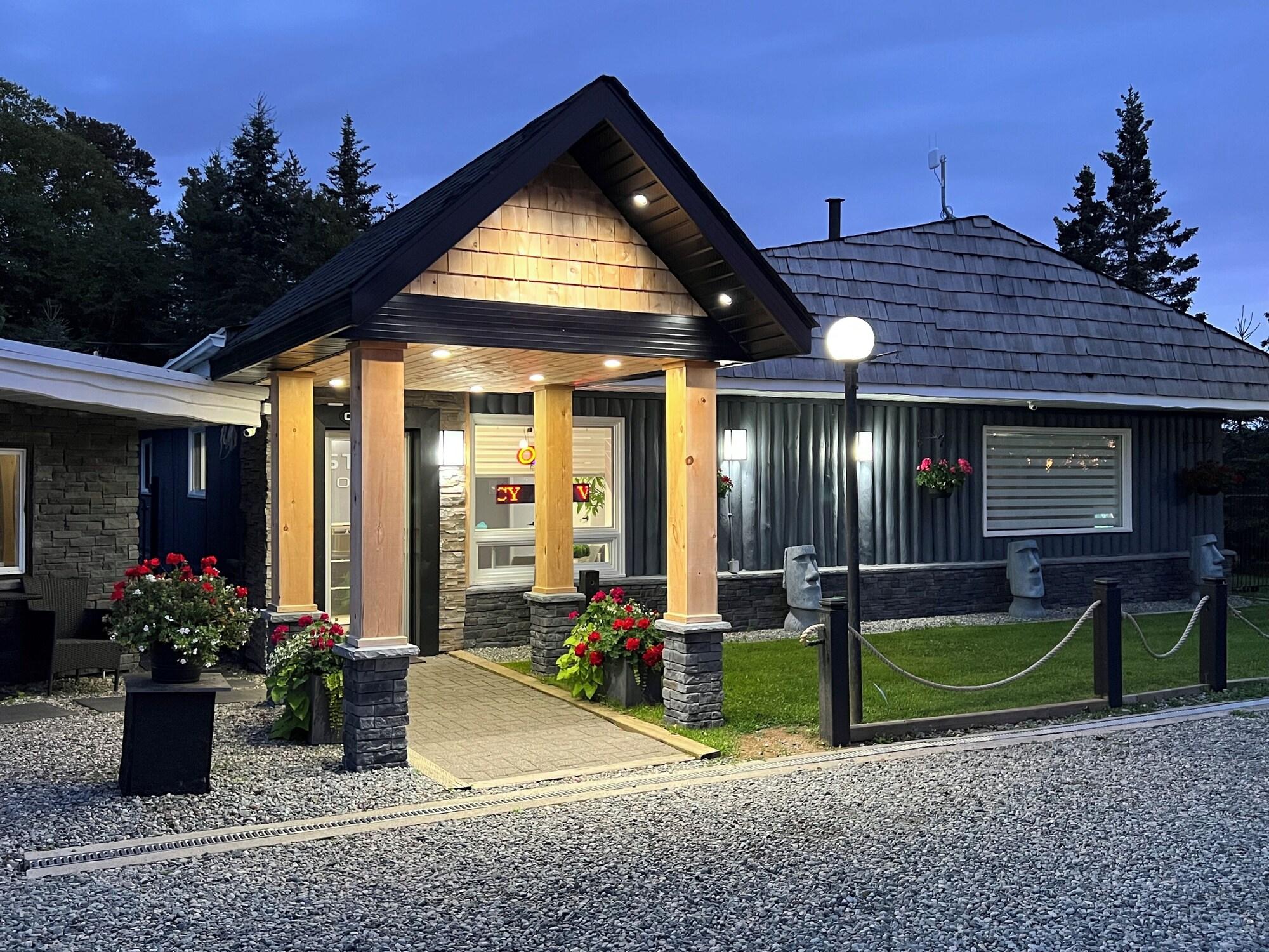 Varios Mystic Isle Motel