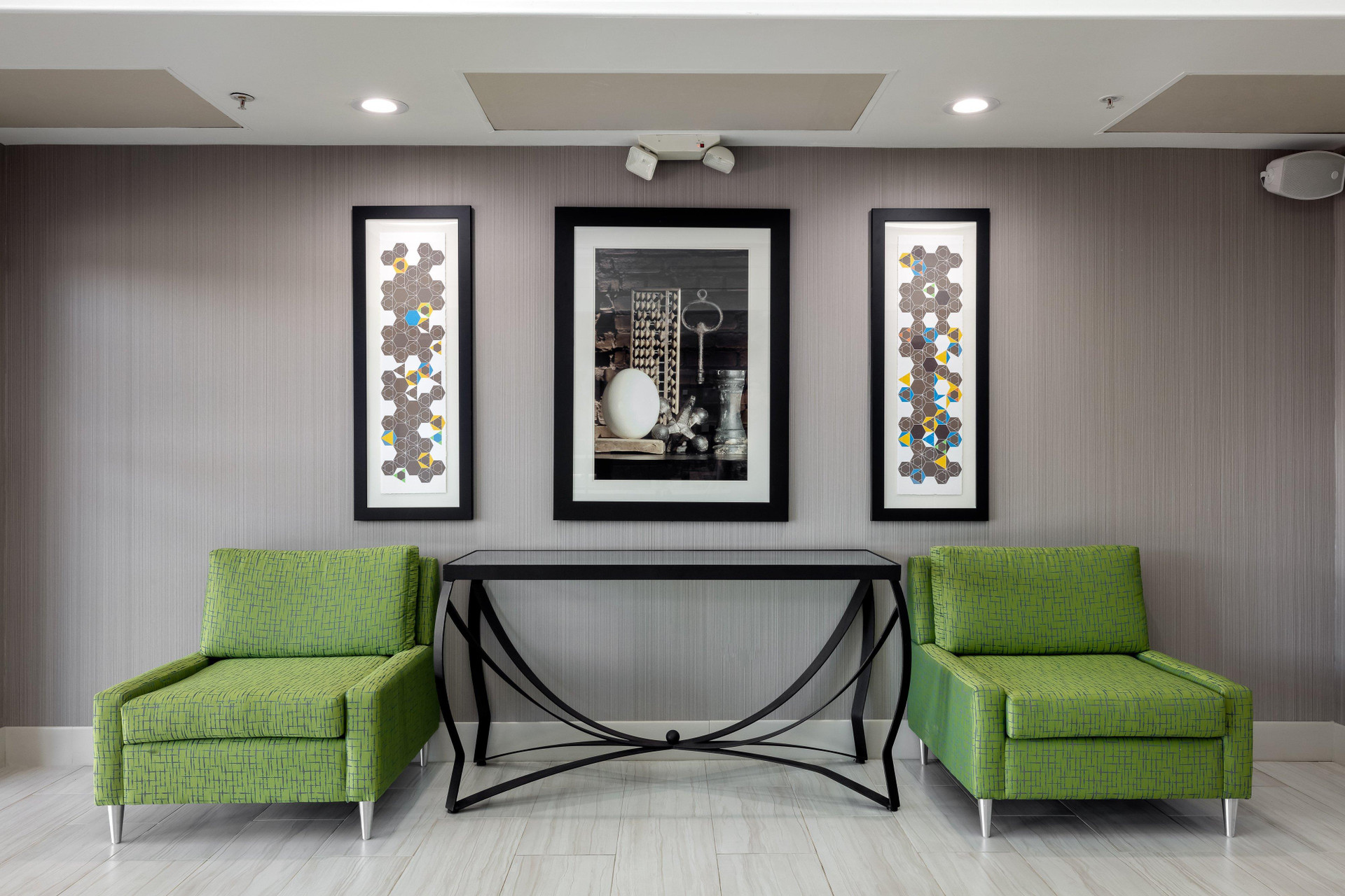 Vista Lobby Holiday Inn Express & Suites Milton East I-10 by IHG