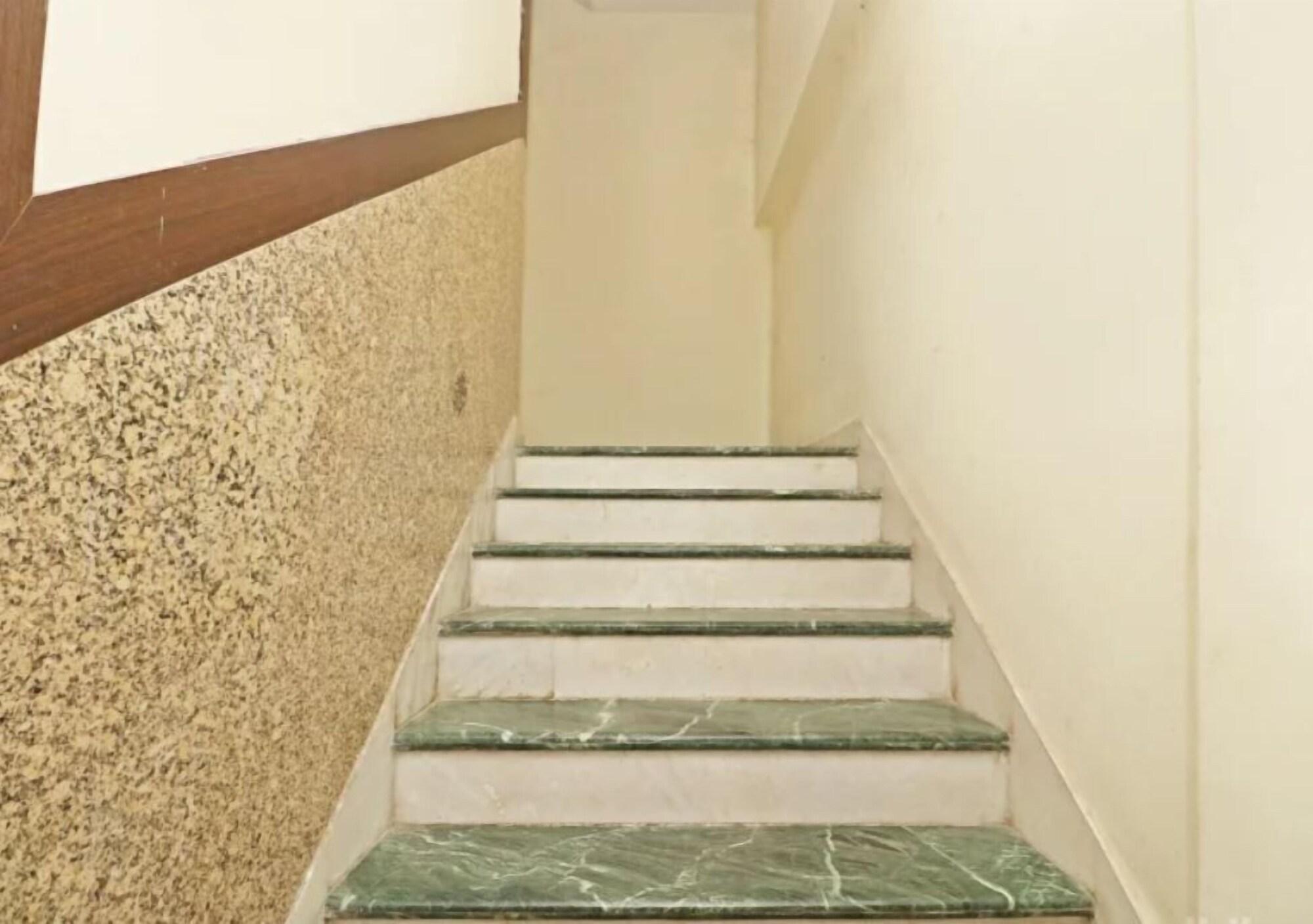 Varios Hotel Swagath