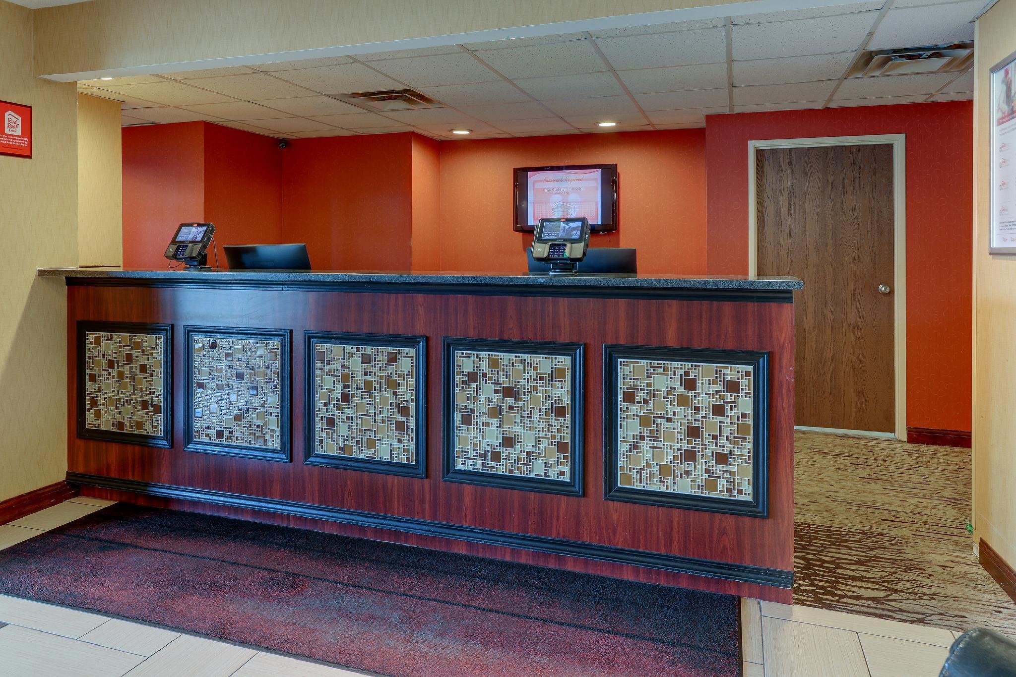 Vista Lobby Red Roof Inn Springfield, OH