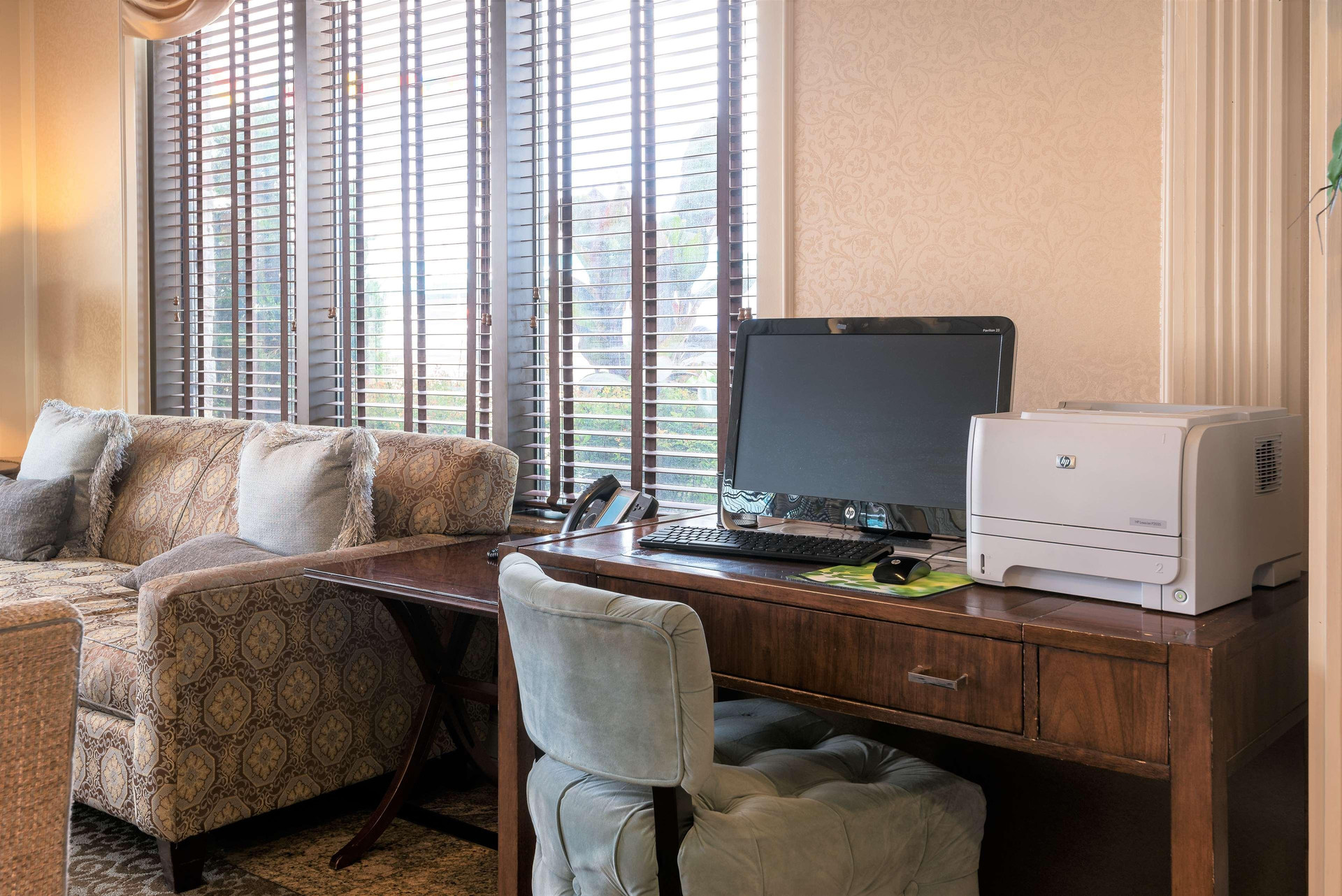Centro de Negocios Five Towns Motor Inn