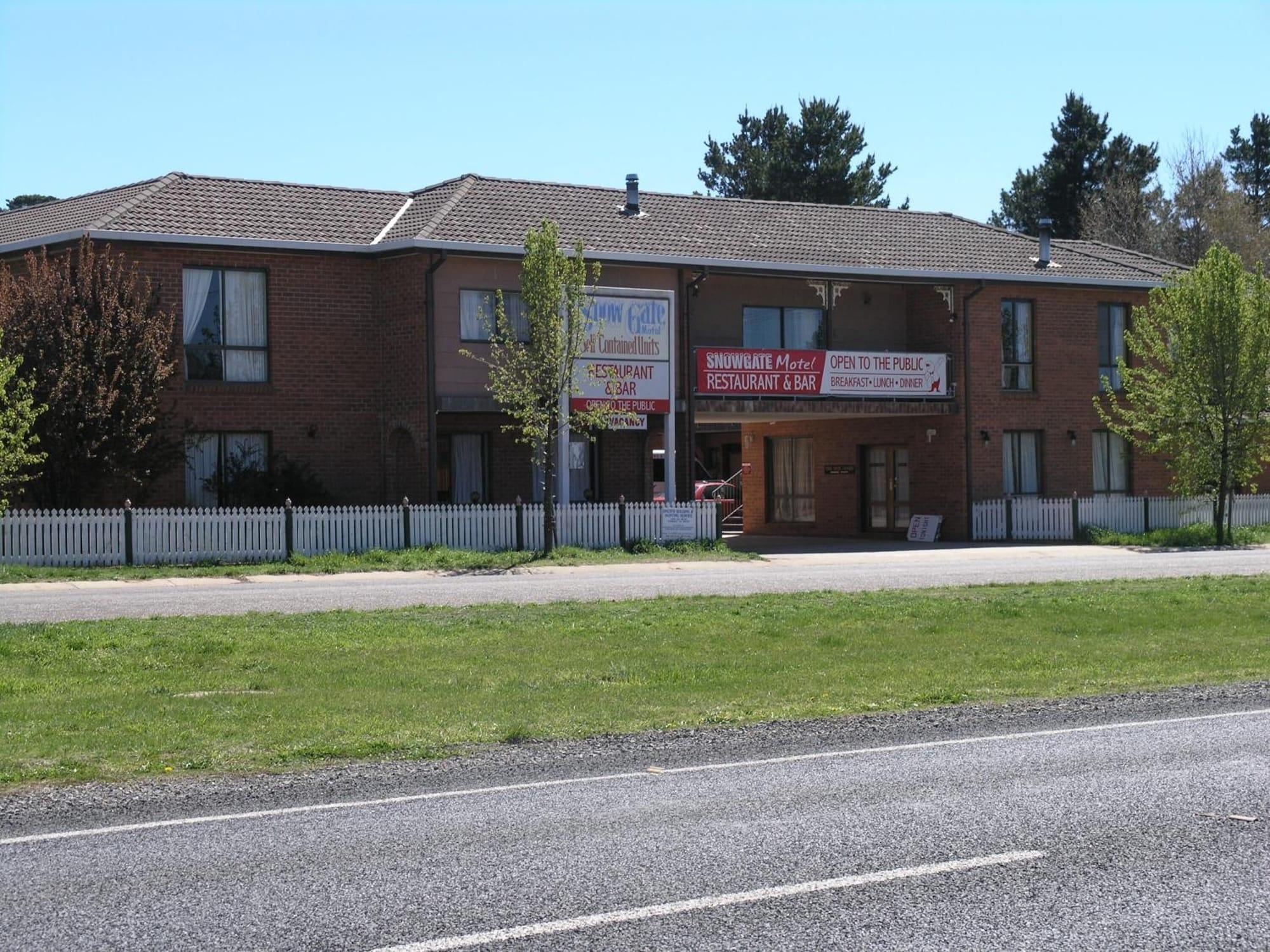 Vista Exterior Snow Gate Motel and Apartments
