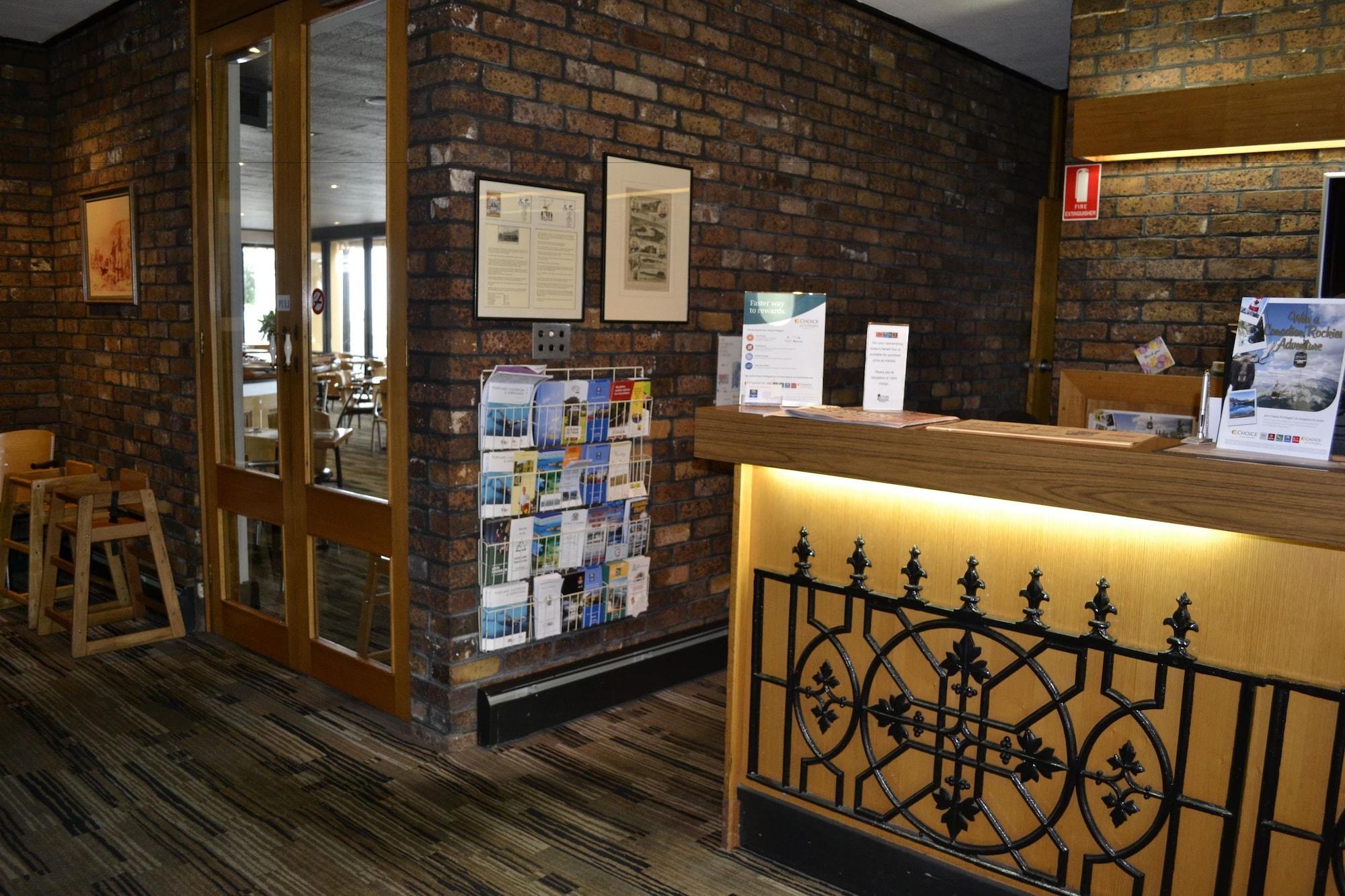 Vista Lobby Richmond Henty Hotel