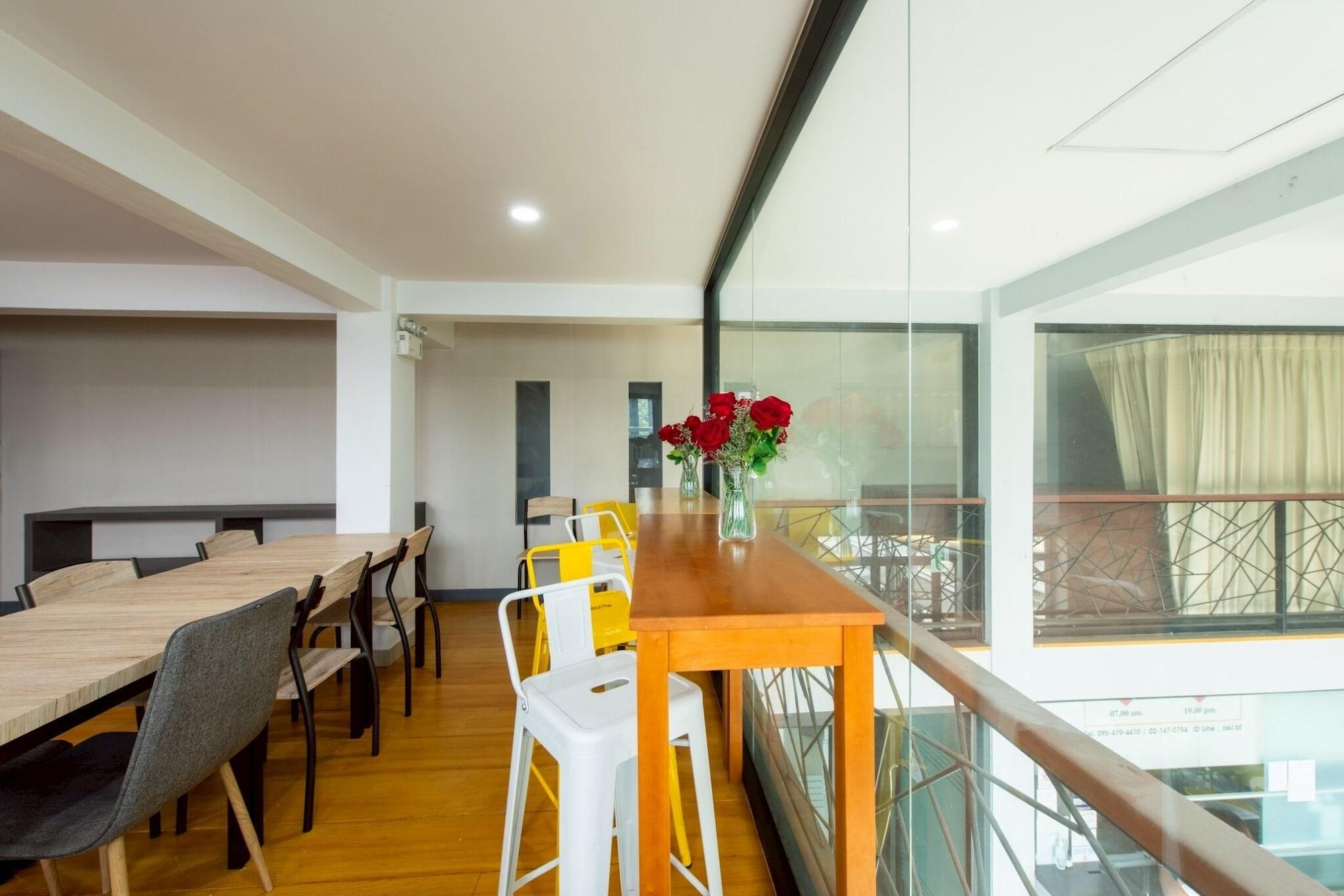 Restaurant Riski Residence Bangbuathong