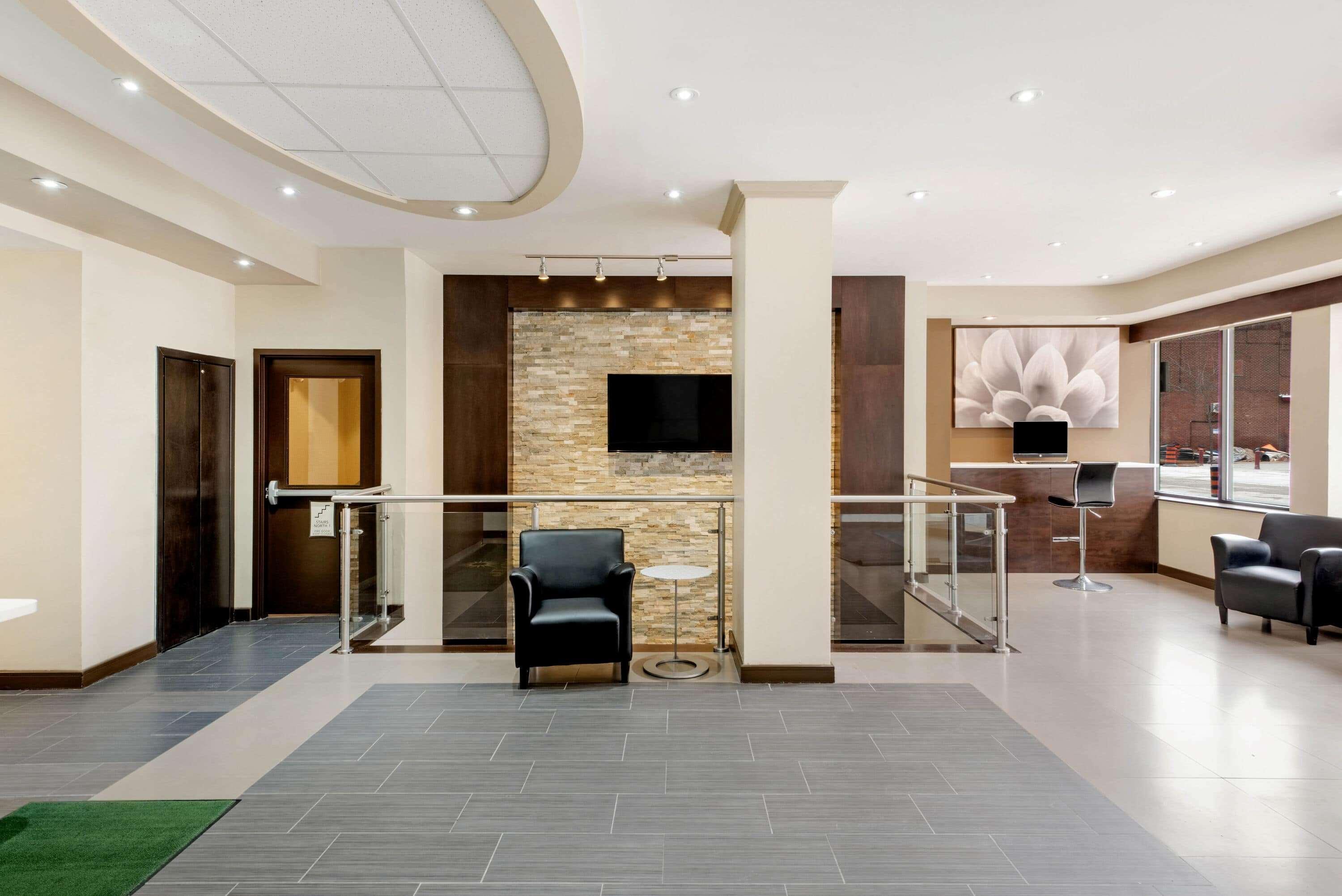 Vista Lobby La Quinta Inn Suites By Wyndham Oshawa