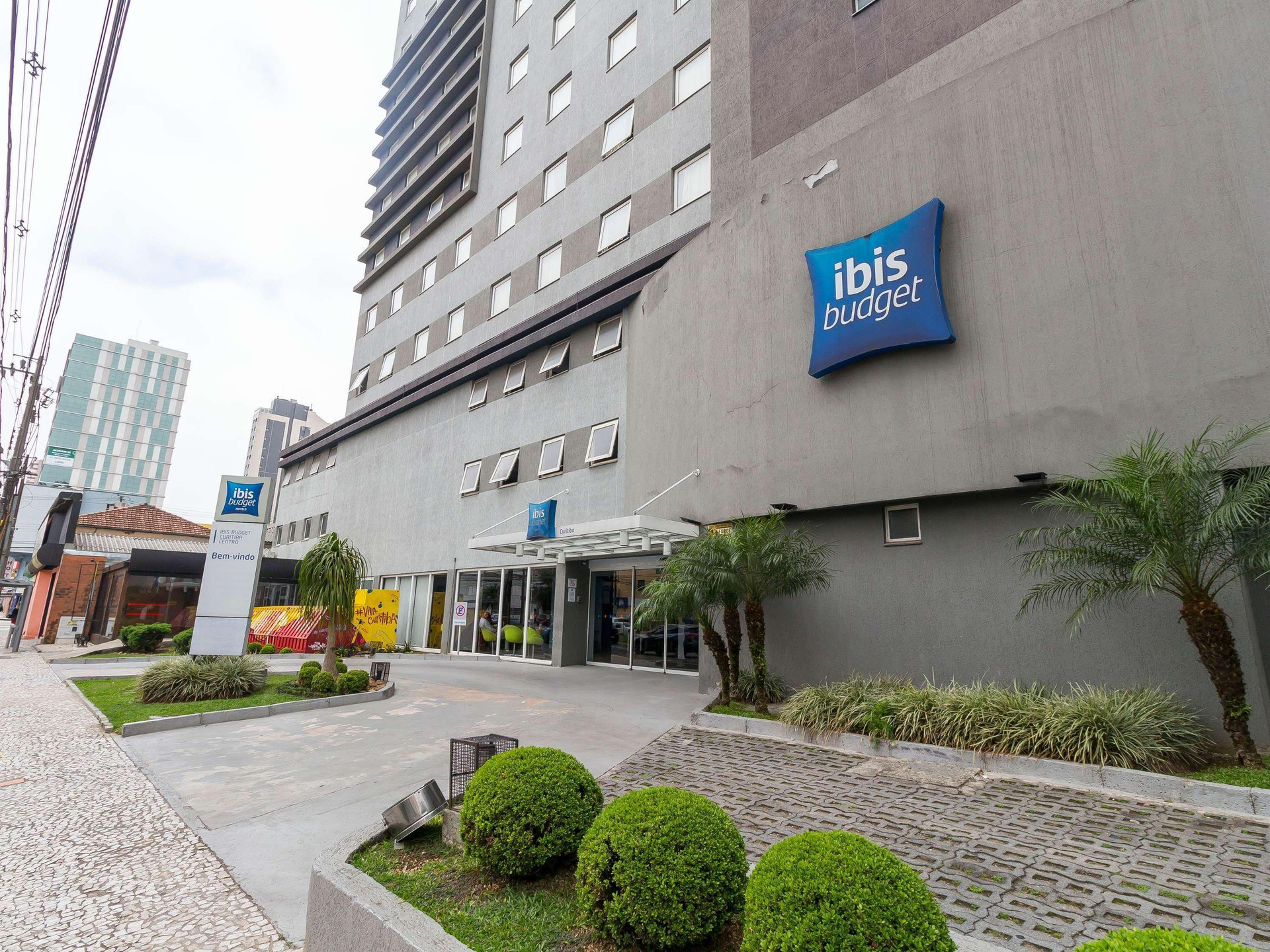 Vista Exterior ibis budget Curitiba Centro