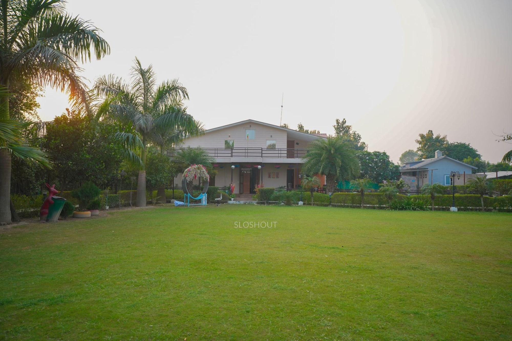 Vista Exterior Taj Royal Farm