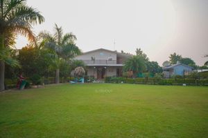 Alojamiento - Taj Royal Farm