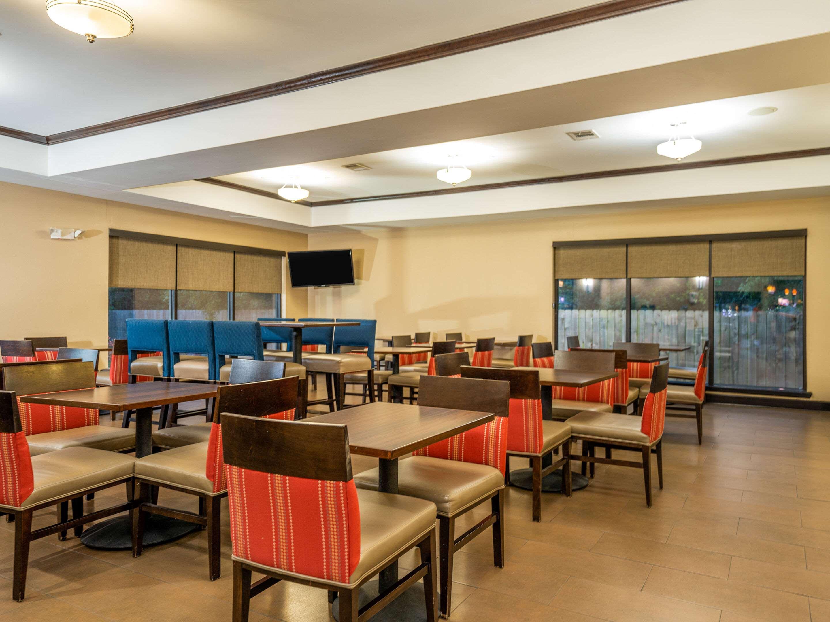 Restaurant Comfort Suites Old Town Spring