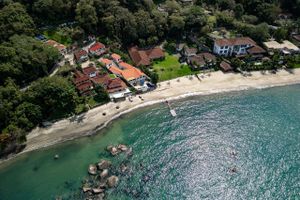Renta temporal - Angra dos Reis – Mombaça | Casa Beira-Mar com Piscina e 7 Suítes de Luxo