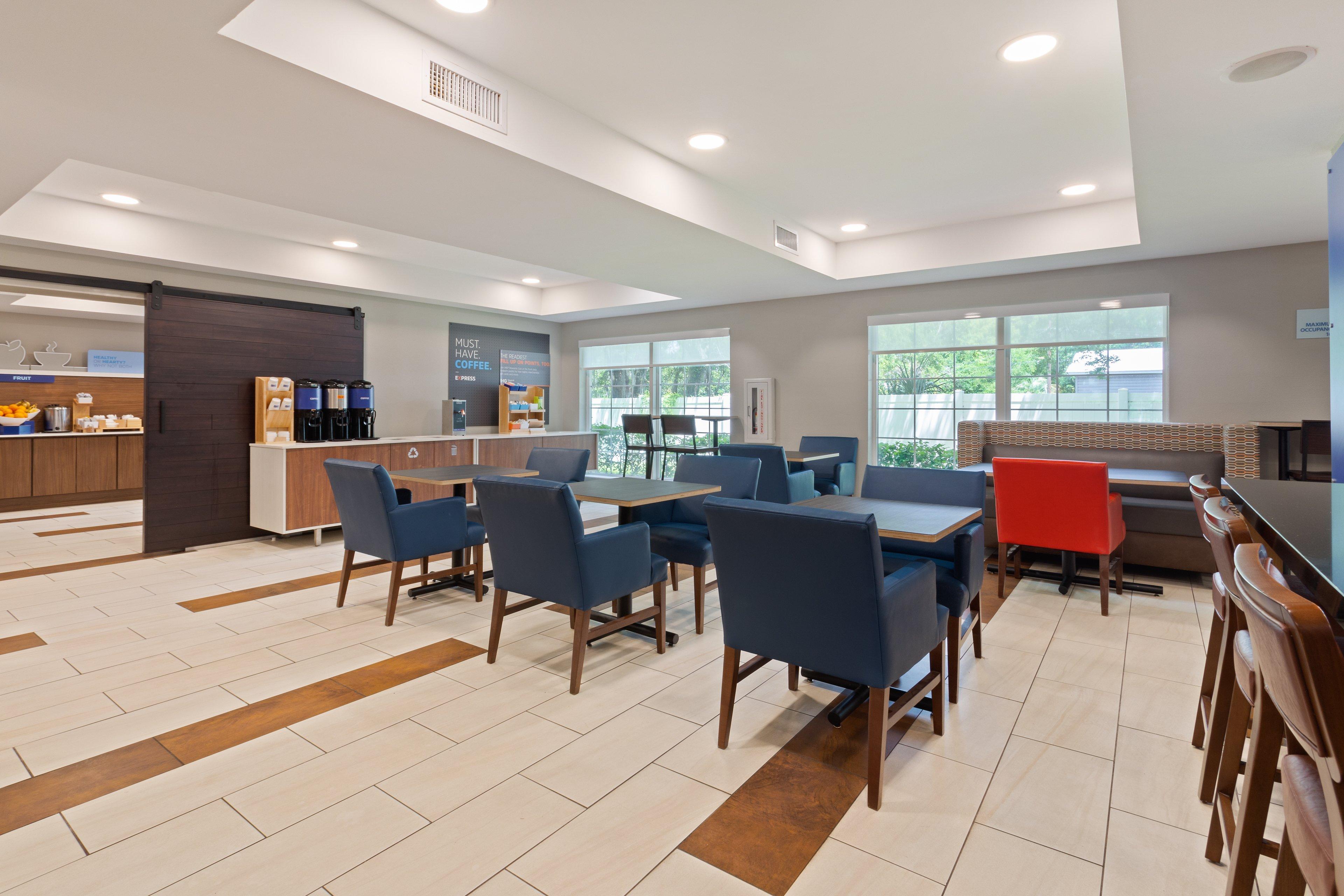 Bar/Salón Holiday Inn Express and Suites Jacksonville East by IHG