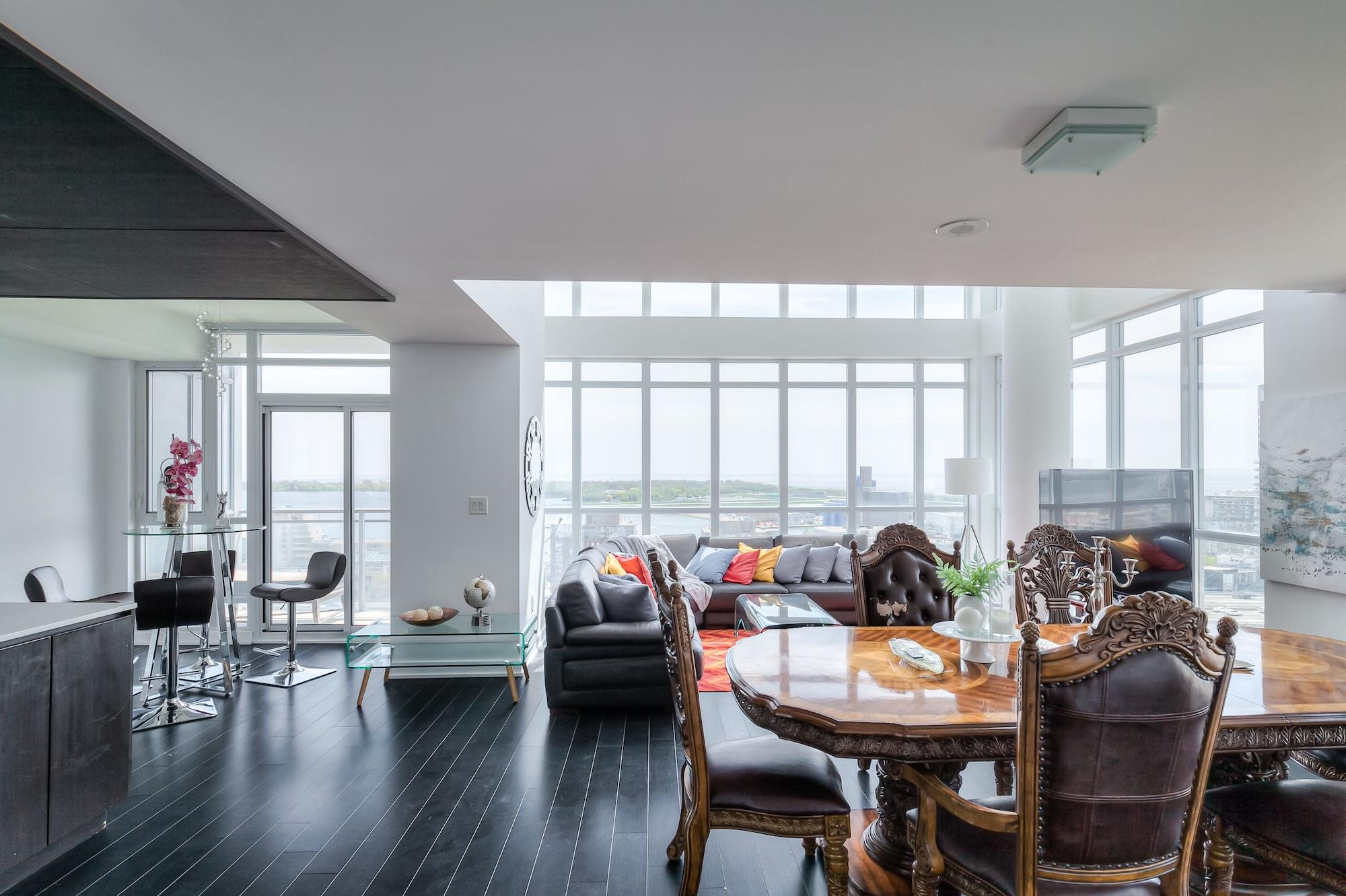 Restaurant Waterfront Boutique Suites