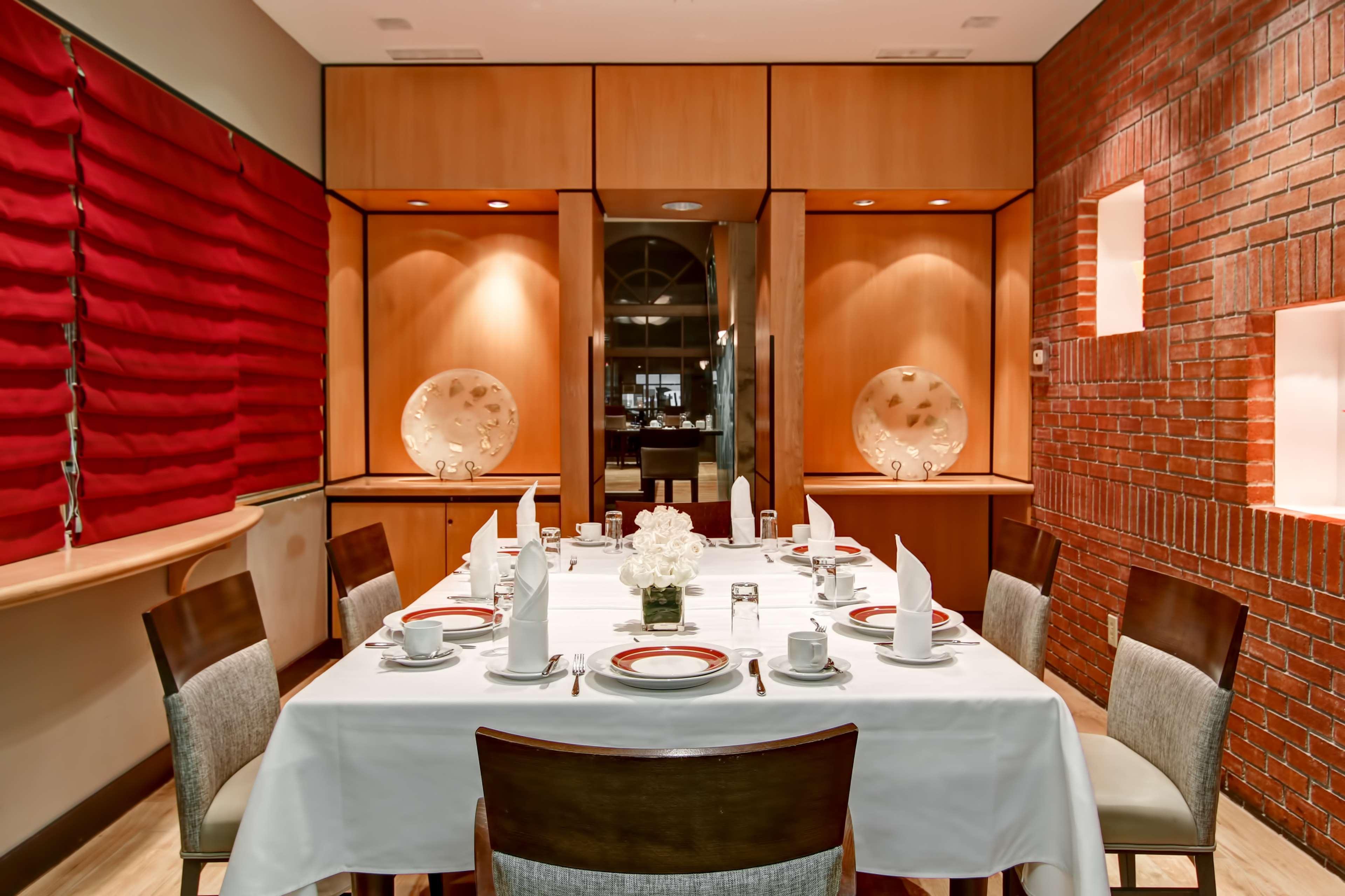 Restaurant DoubleTree by Hilton Hotel Toronto Downtown