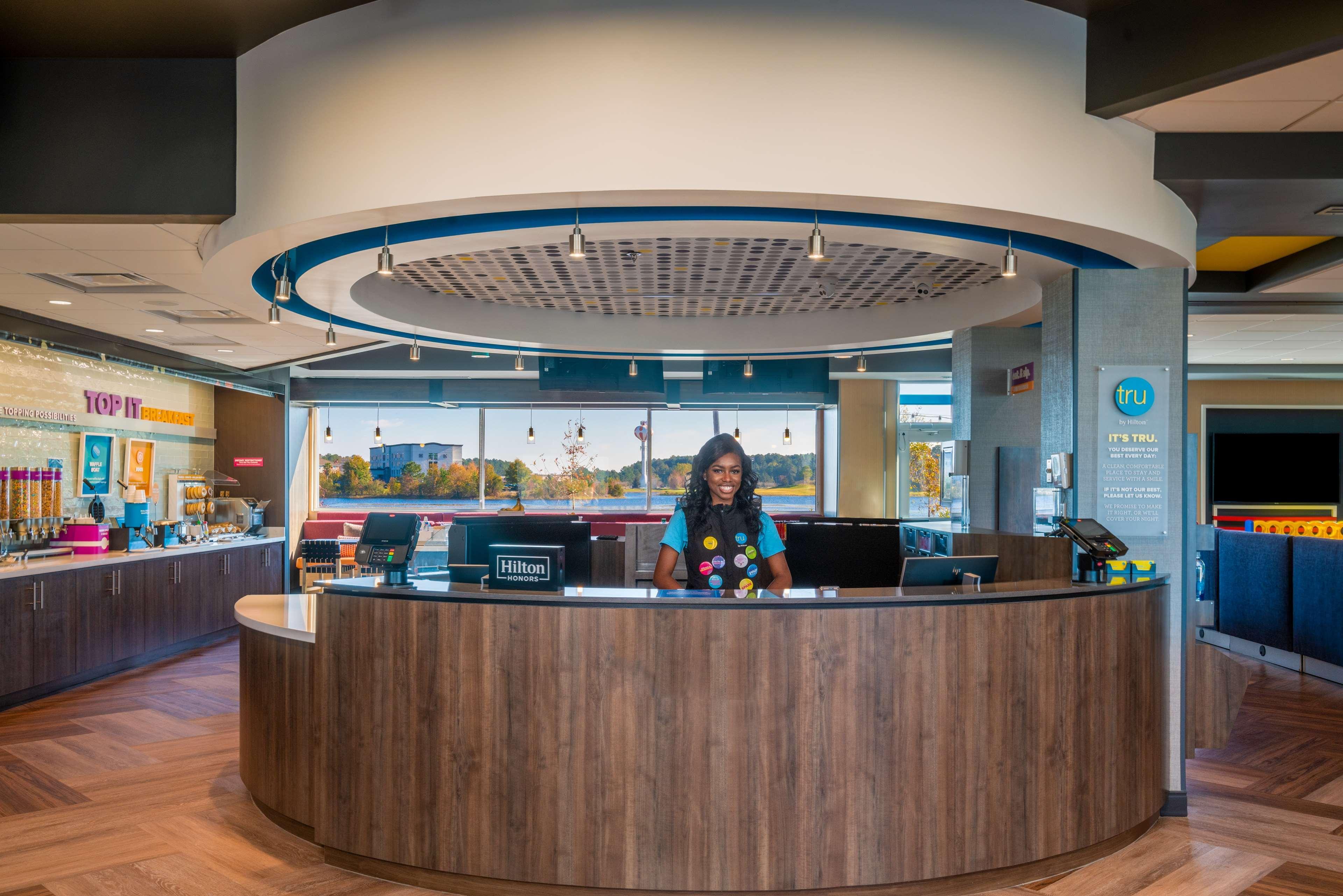 Vista Lobby Tru by Hilton Savannah Airport