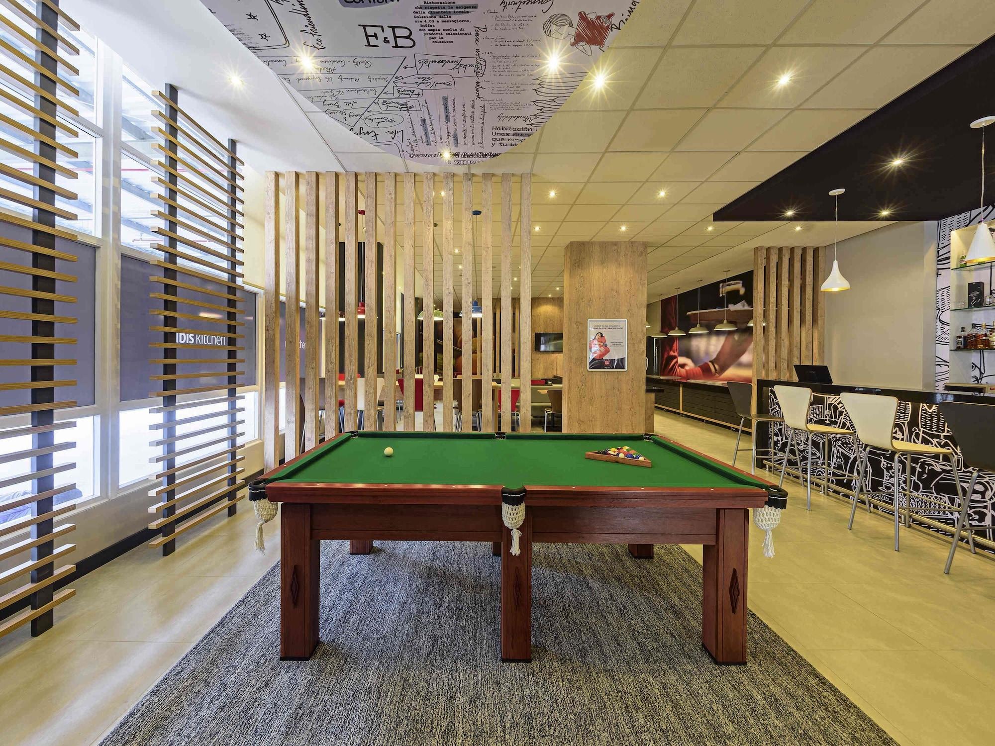Bar/Salón ibis Jacarei