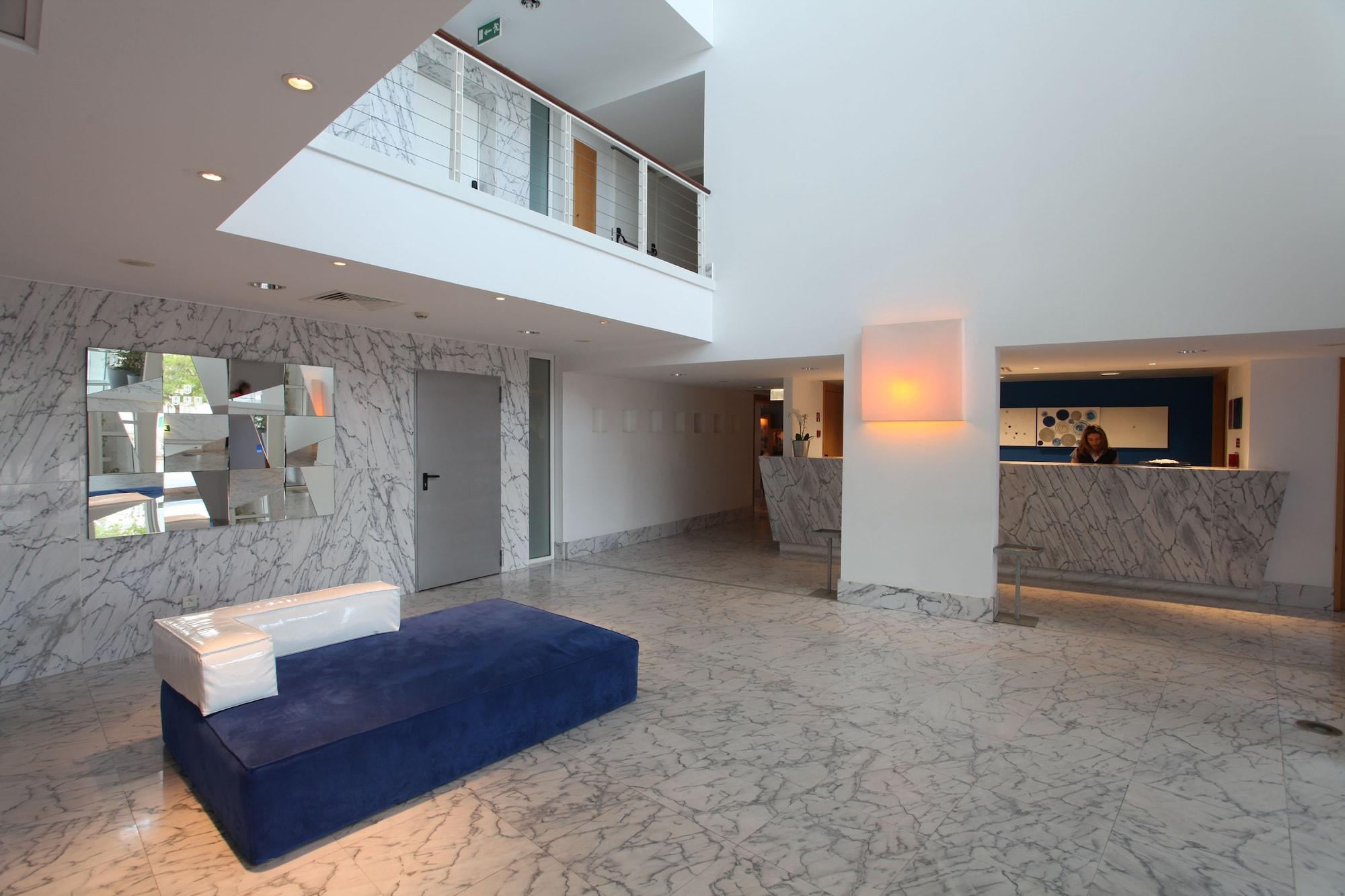 Vista Lobby Marina Club Suite Hotel