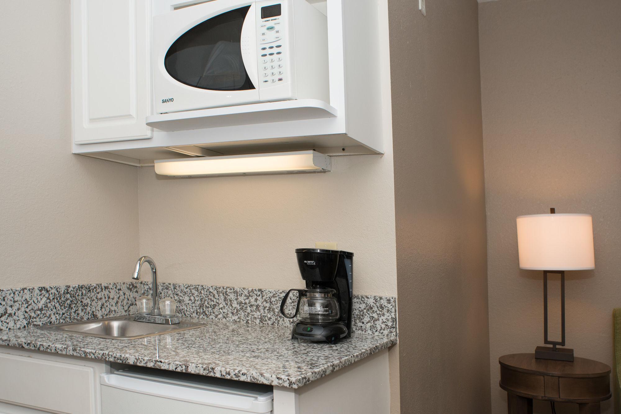 Hotel Comfort Suites Maingate East