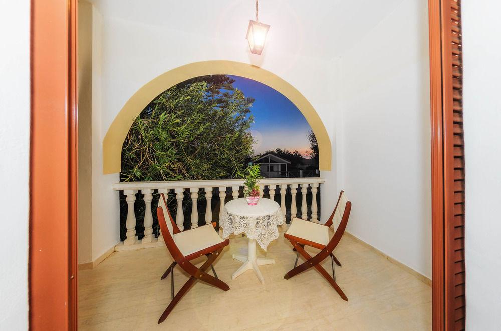Varios Kiki Studios & Apartments
