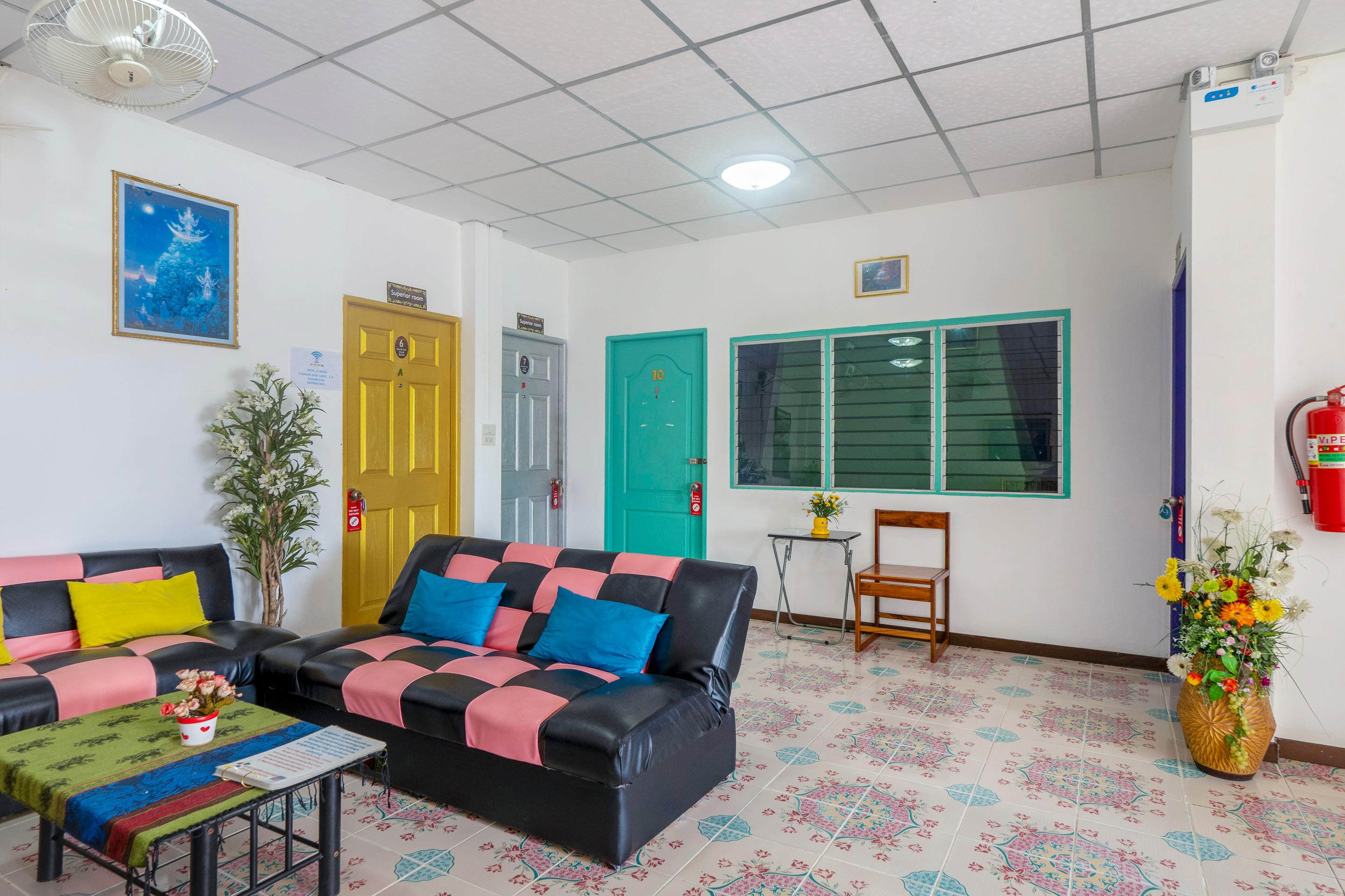 Vista Lobby Bann One Love