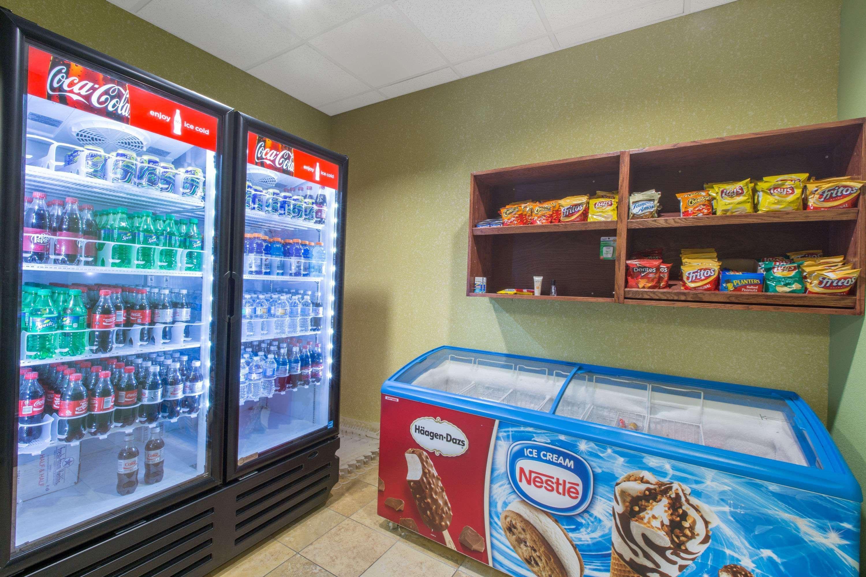 Vista Exterior Hawthorn Extended Stay by Wyndham Corpus Christi Padre Is