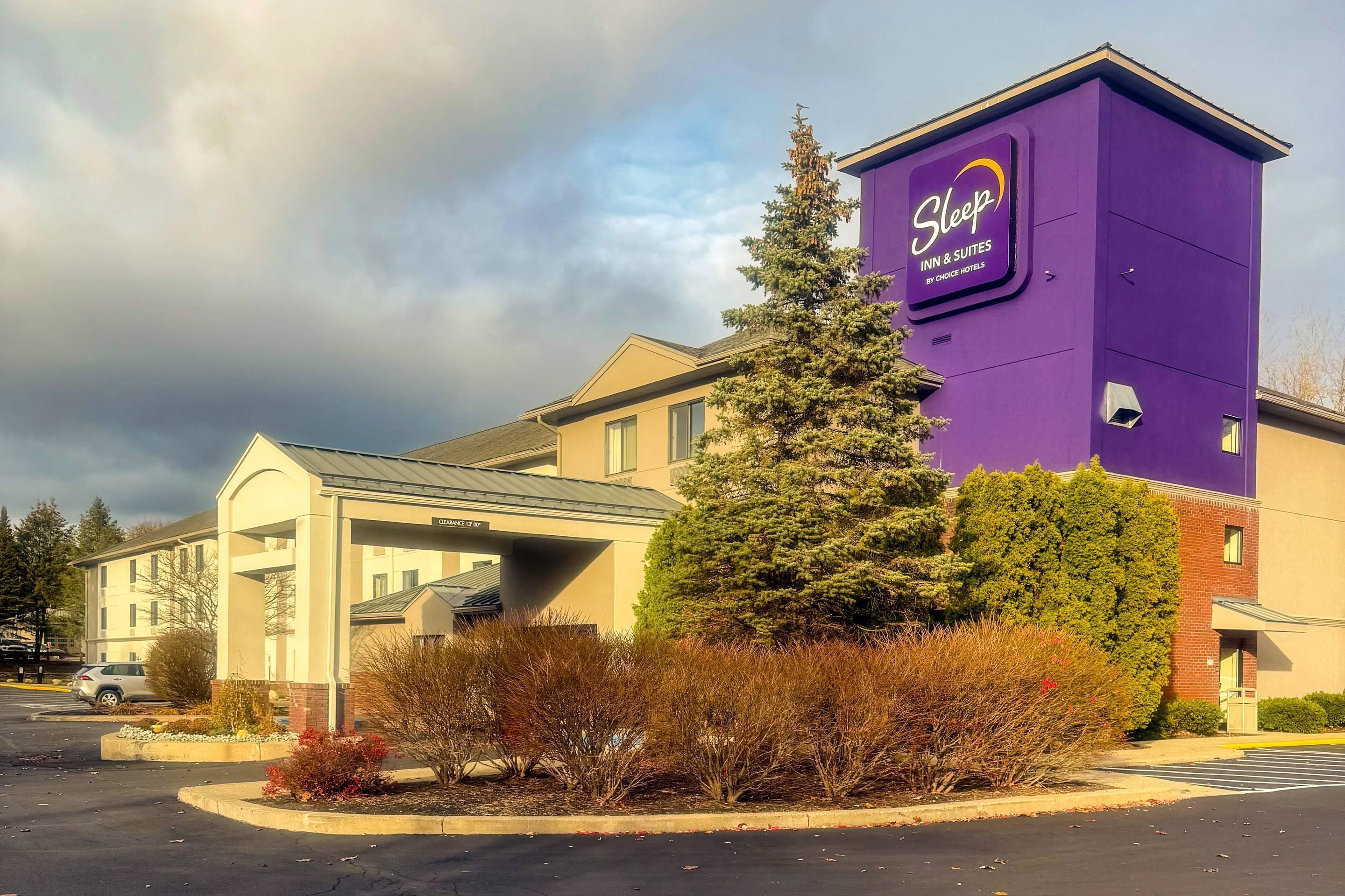 Vista Exterior Sleep Inn & Suites Glens Falls Area