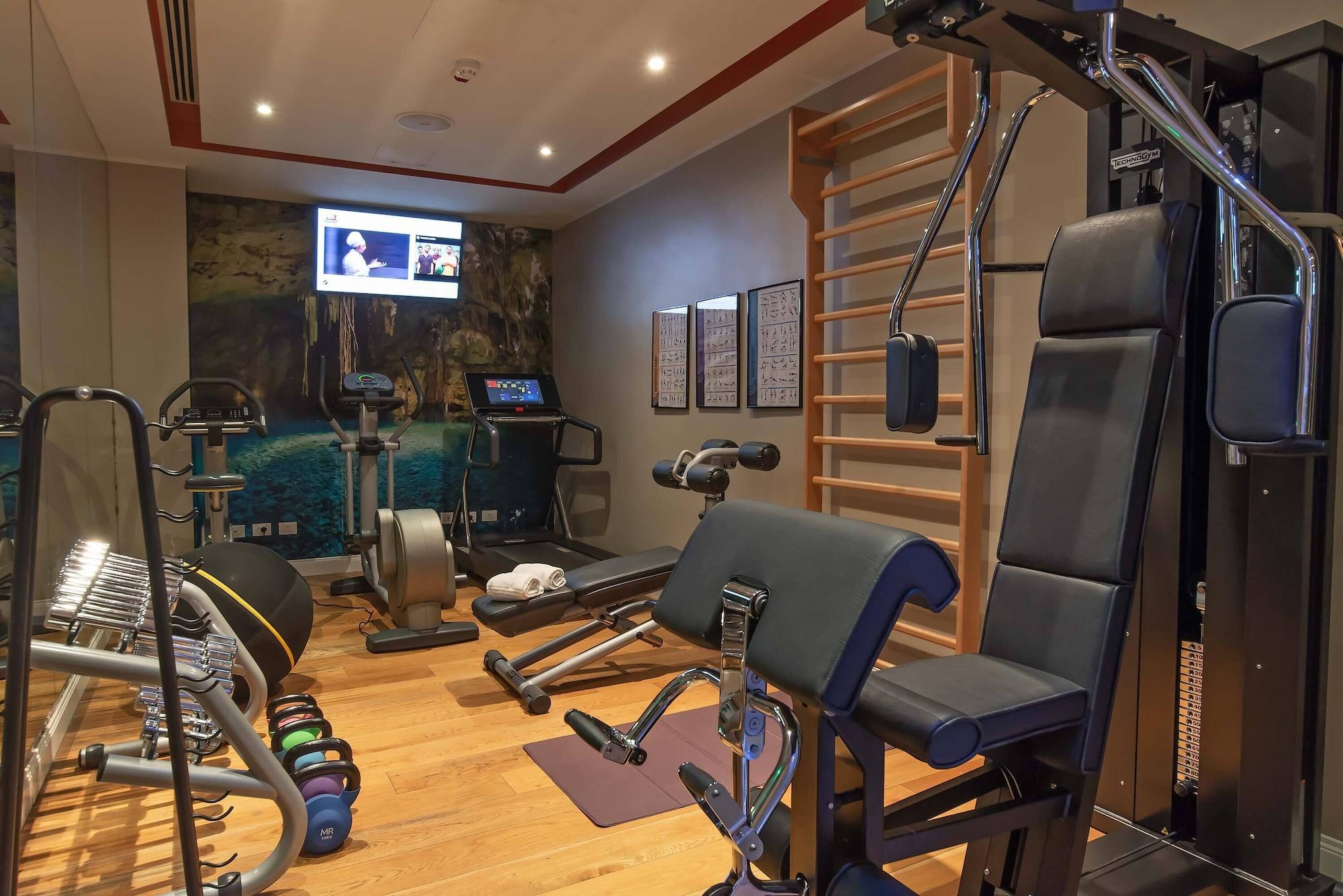 Gimnasio Hotel White