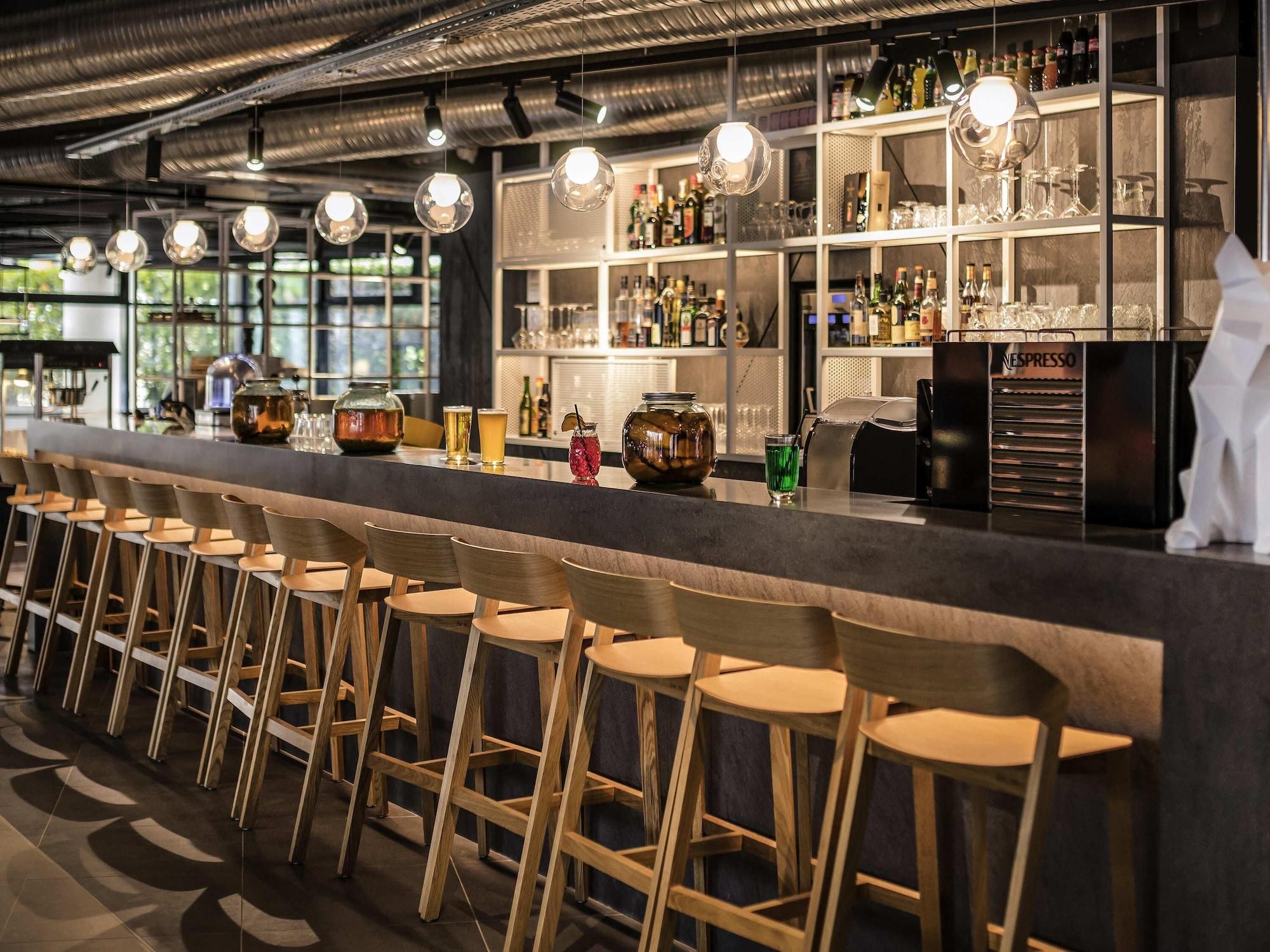 Vista Exterior Novotel Annecy Centre