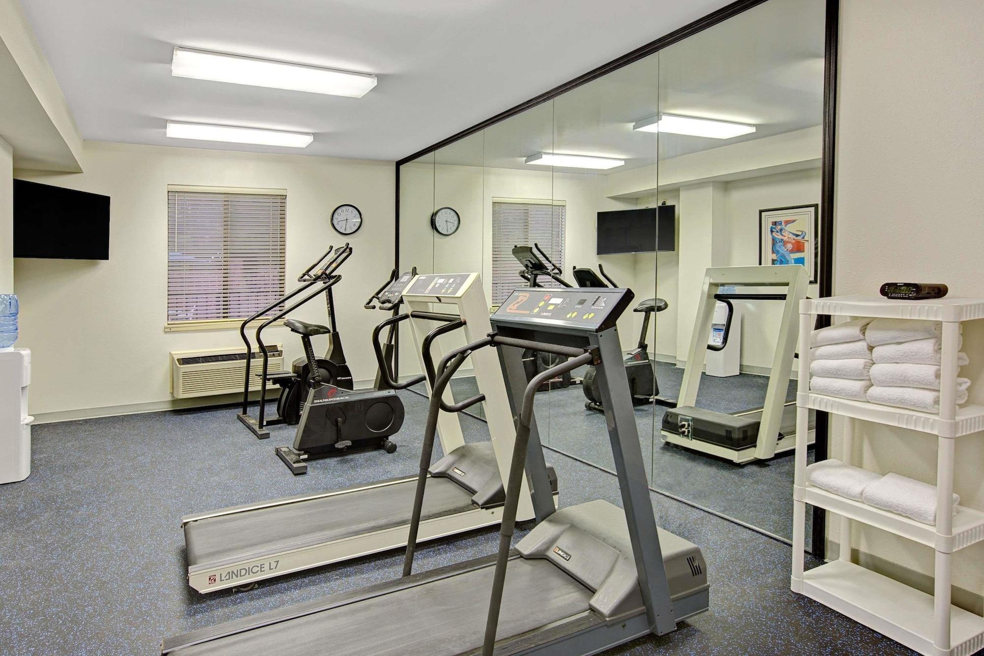 Gimnasio Days Inn & Suites by Wyndham Hickory