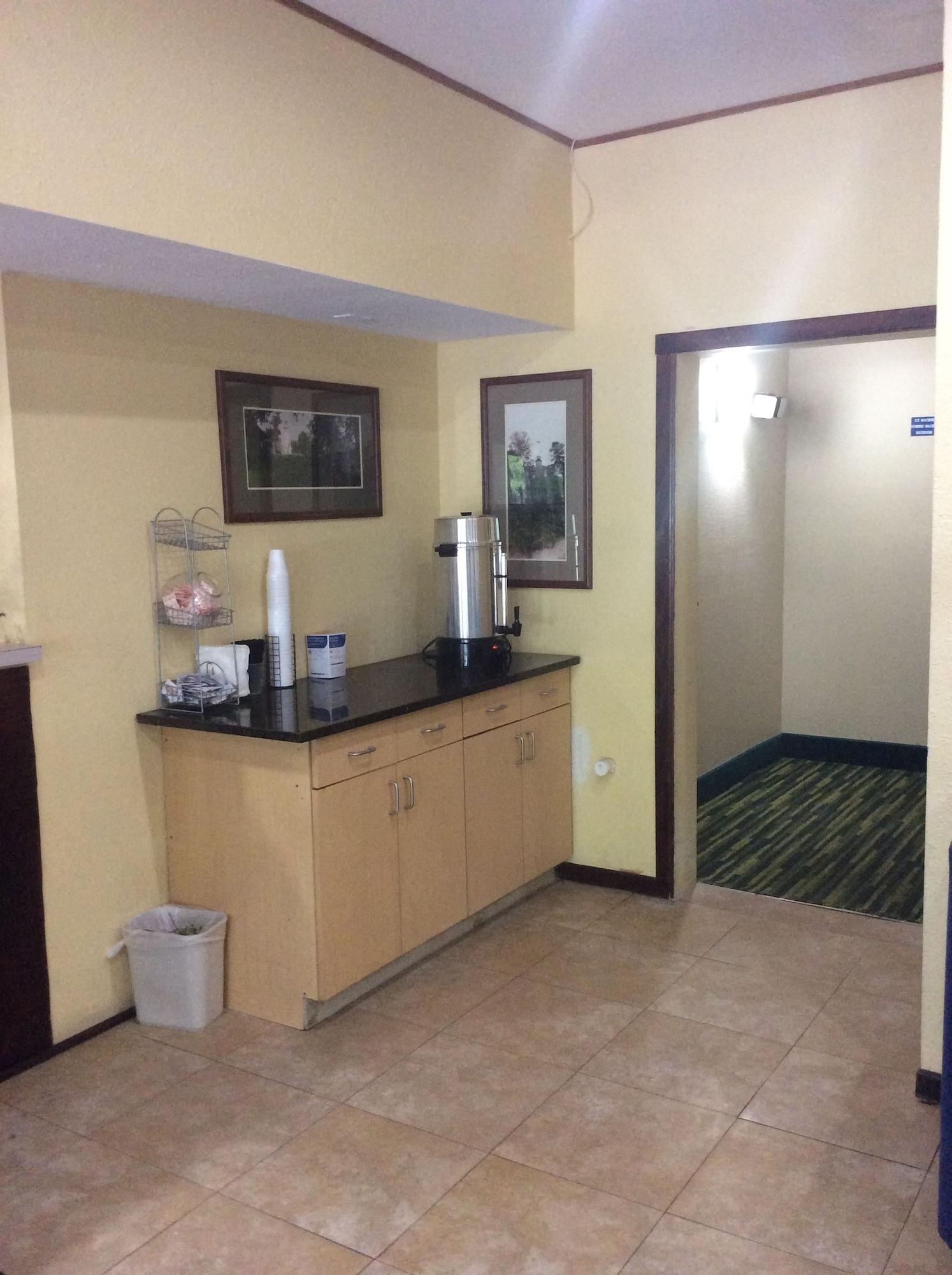 Bar/Salón Rodeway Inn