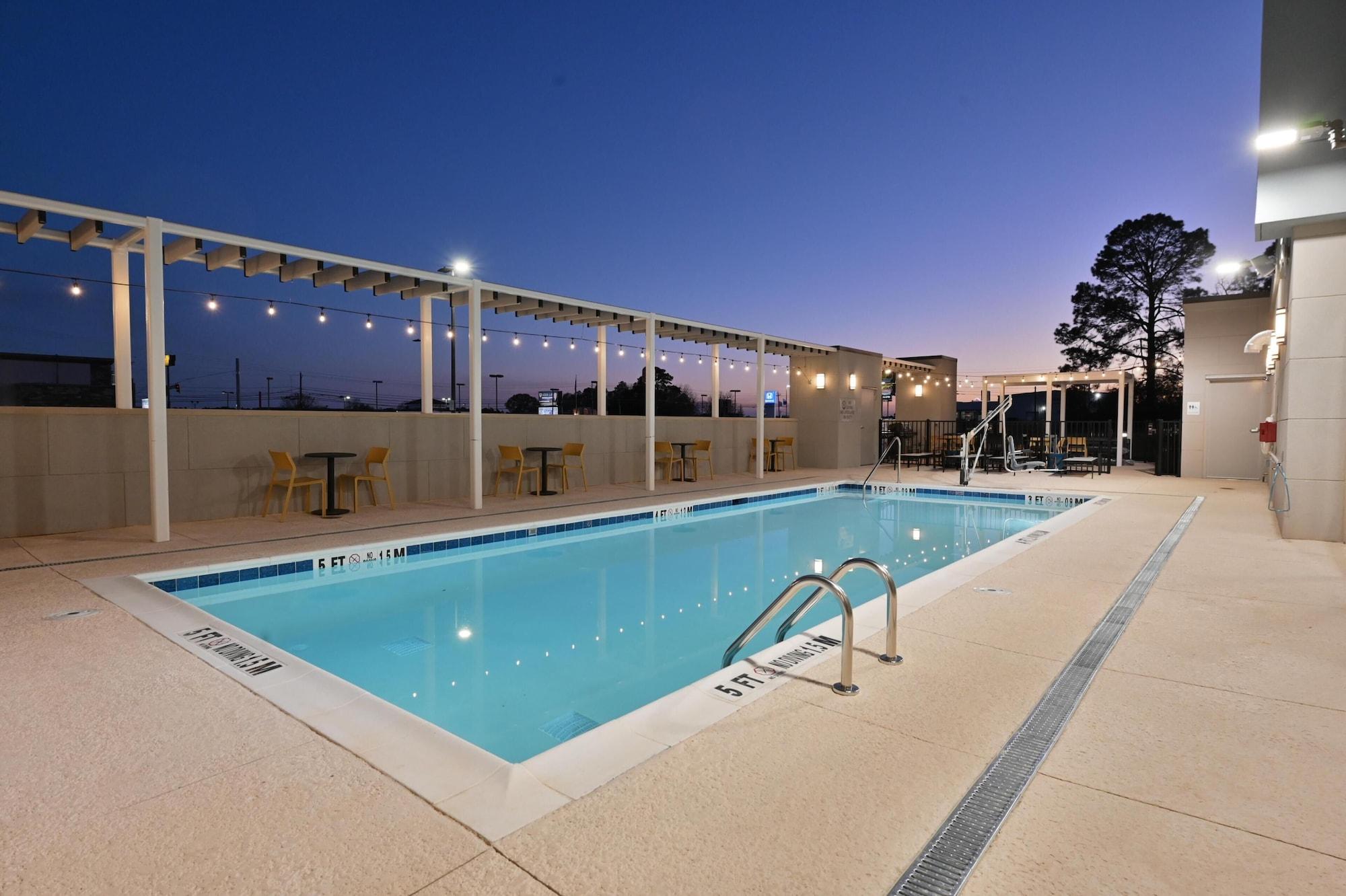 Vista Piscina Home2 Suites by Hilton Tifton, GA